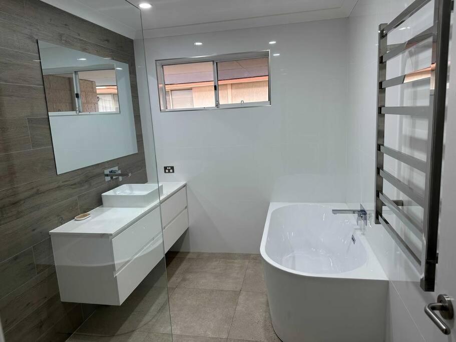 Holiday home Spacious Bright Close To Shops And Cafe's Perth