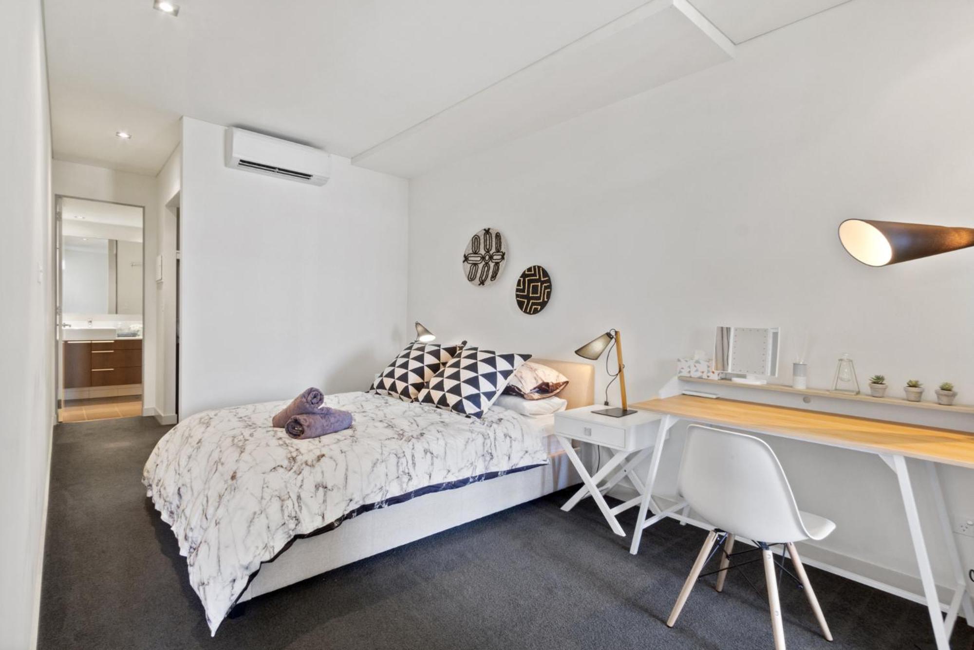 2bdrm Skyline Views - Prime For River, Waca, Optus Stadium Apartment *