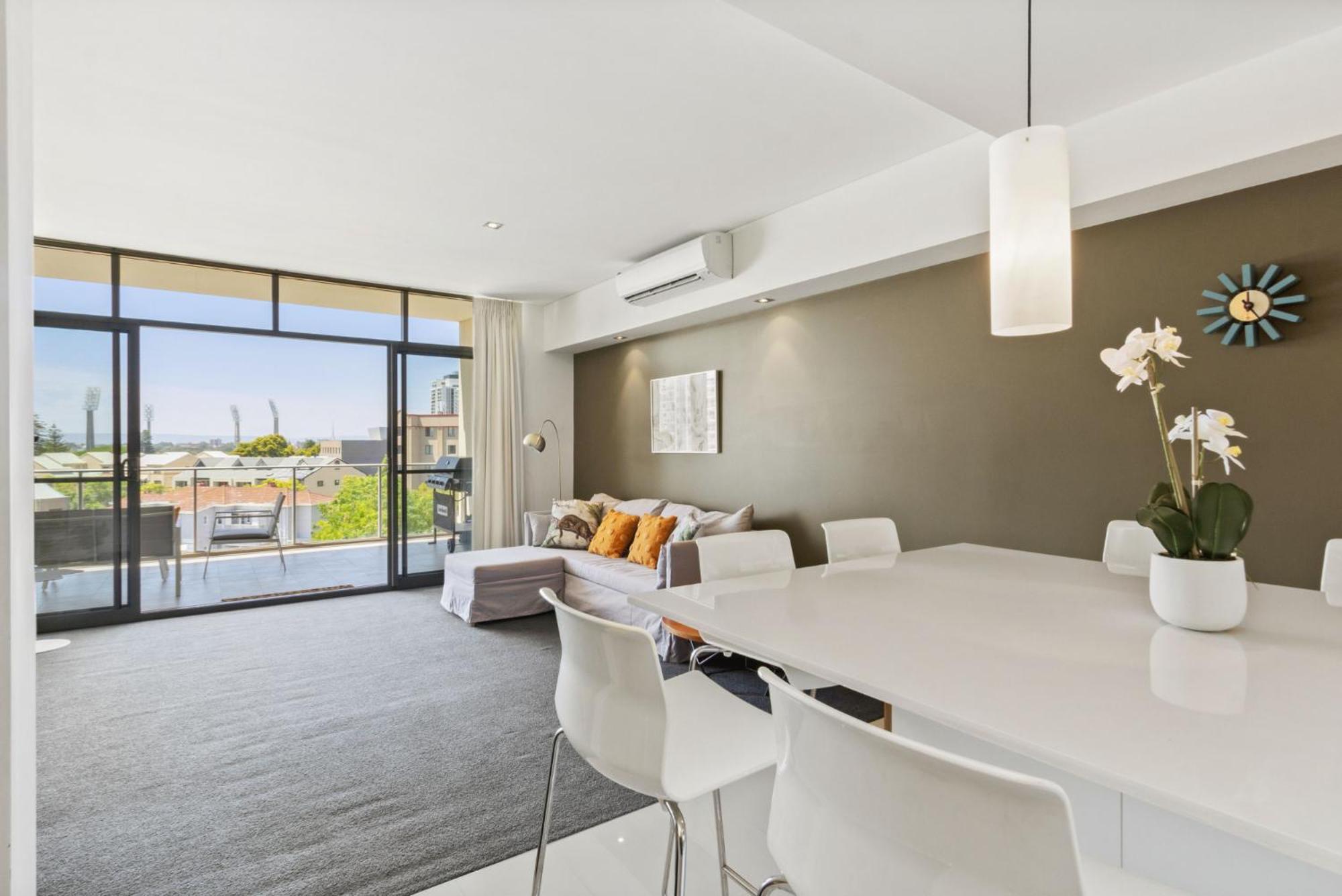 2bdrm Skyline Views - Prime For River, Waca, Optus Stadium Perth