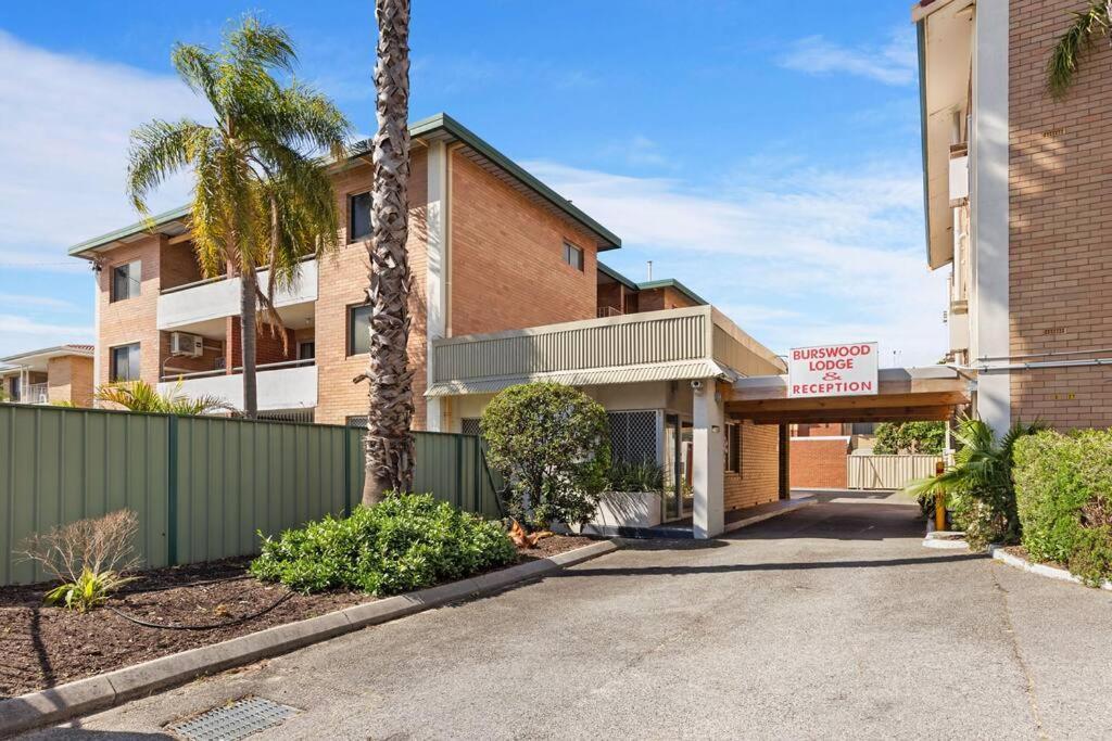 5 Burswood Motel *