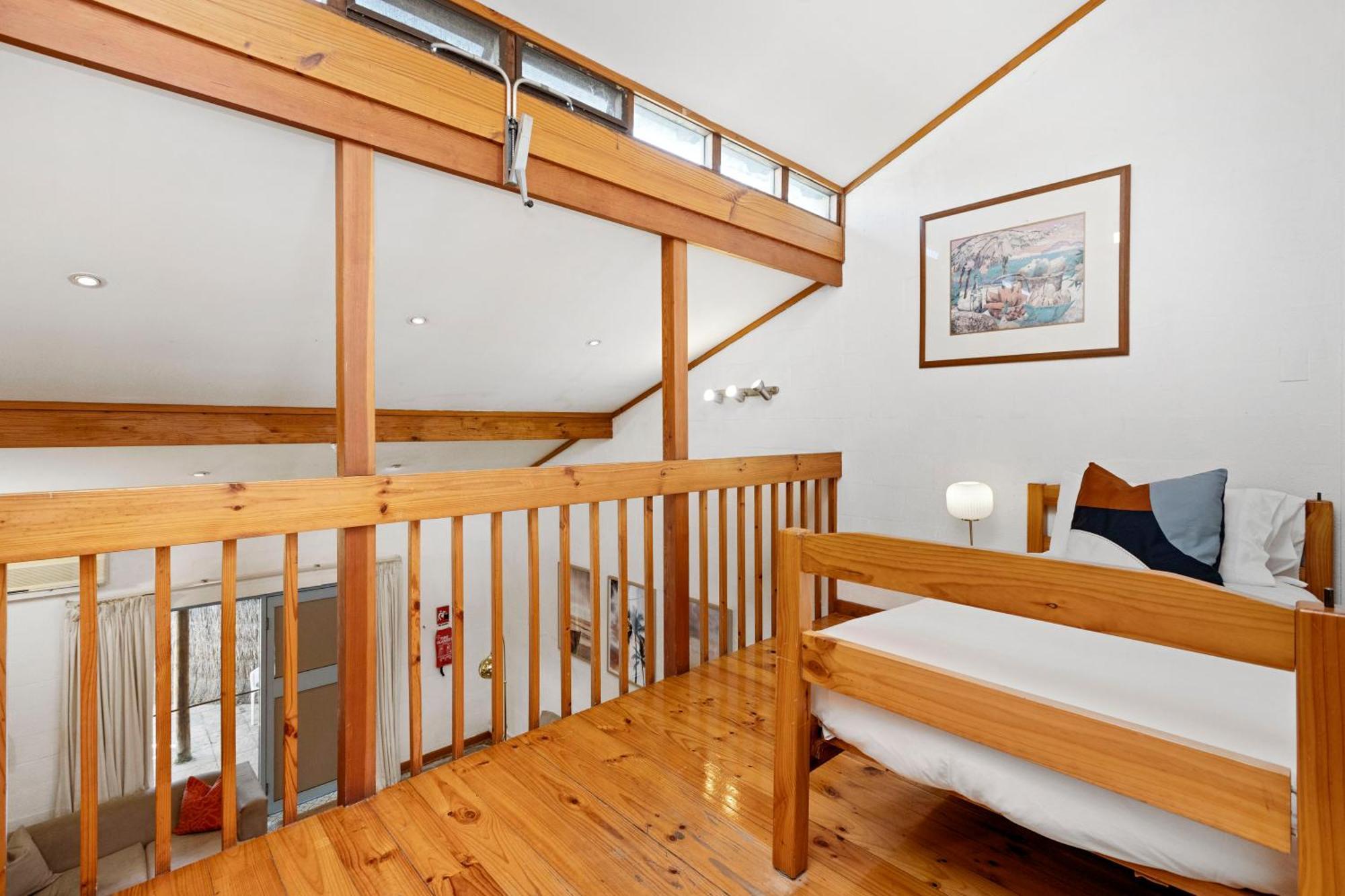 11 Cottesloe - Steps From - Sleeps 3 Apartemen