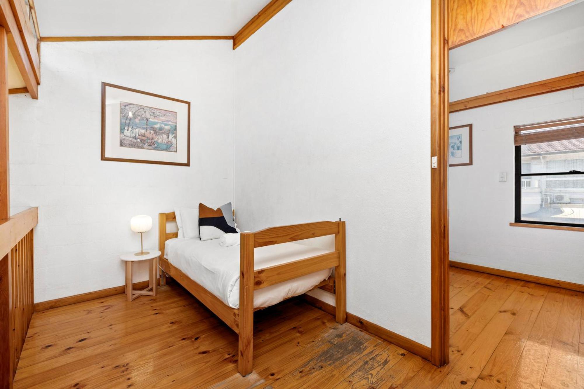 11 Cottesloe - Steps From - Sleeps 3 Apartemen *