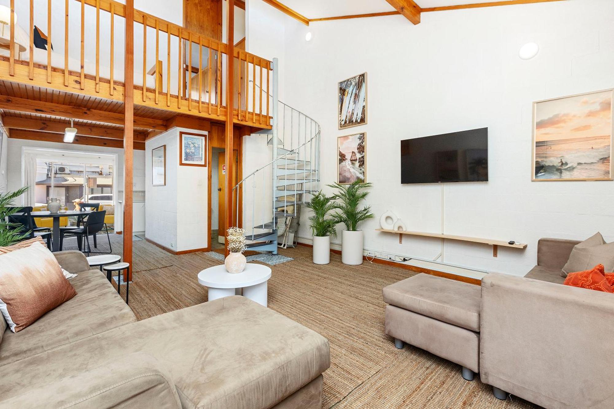 11 Cottesloe - Steps From - Sleeps 3