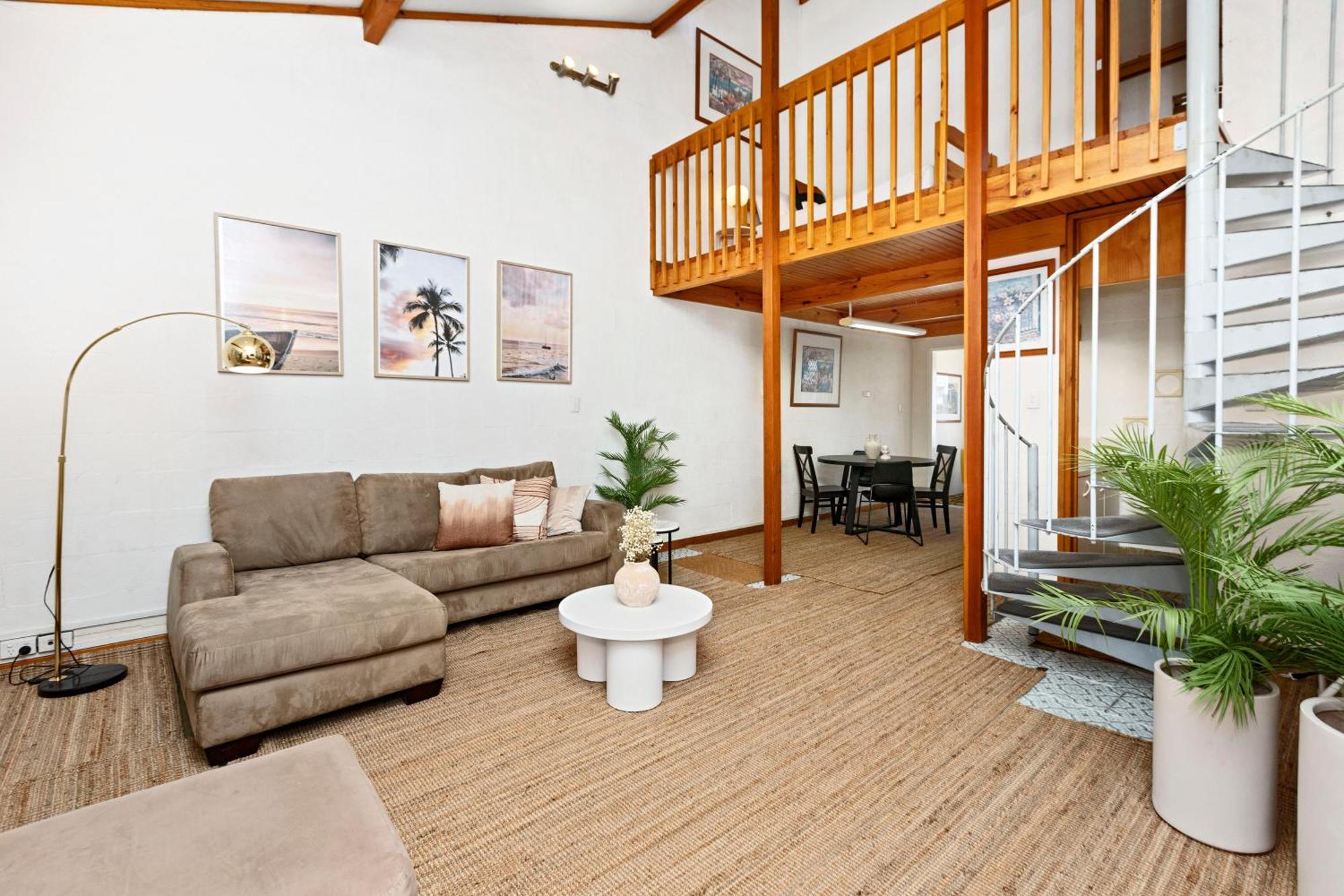 11 Cottesloe - Steps From - Sleeps 3