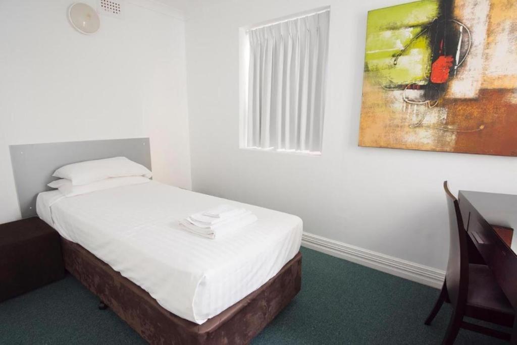 Wallaby Backpackers - Note - Valid Passport Required To Check In - *
