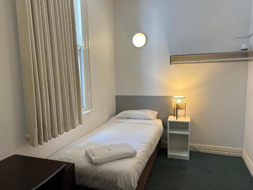 Wallaby Backpackers - Note - Valid Passport Required To Check In -