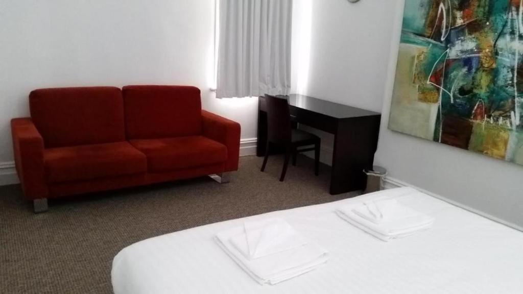 Wallaby Backpackers - Note - Valid Passport Required To Check In - *