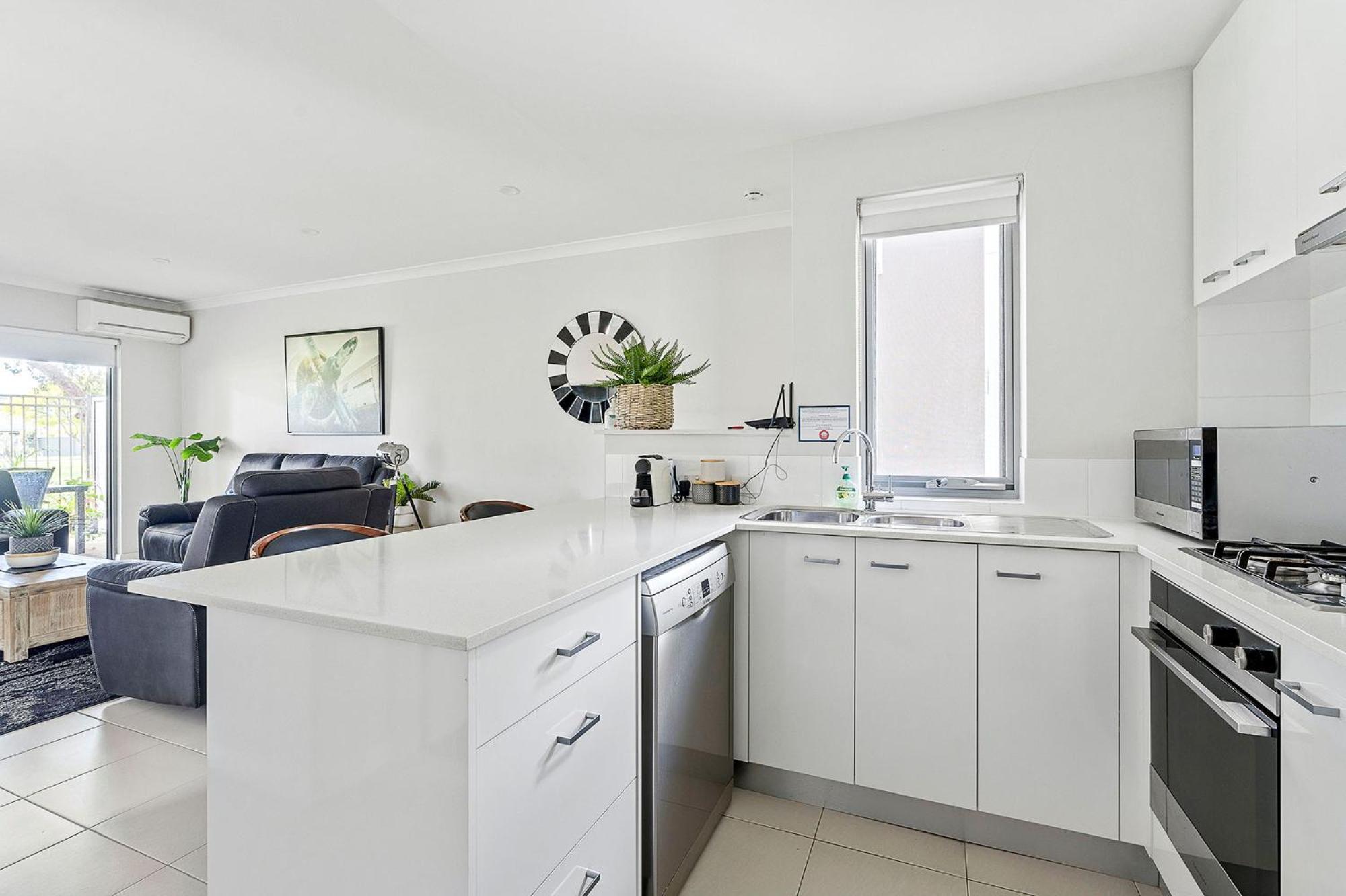 2 Conveniently Quiet Cloverdale 2brpark Apartment