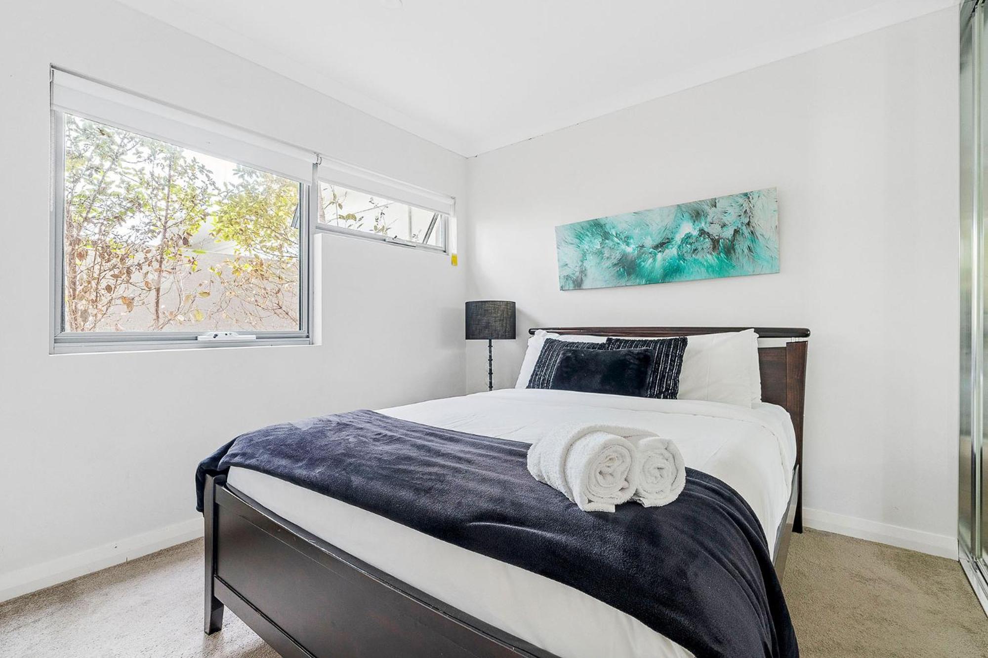 Apartment 2 Conveniently Quiet Cloverdale 2brpark