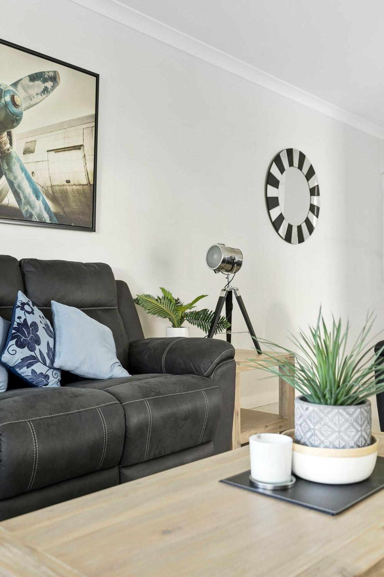 2 Conveniently Quiet Cloverdale 2brpark *
