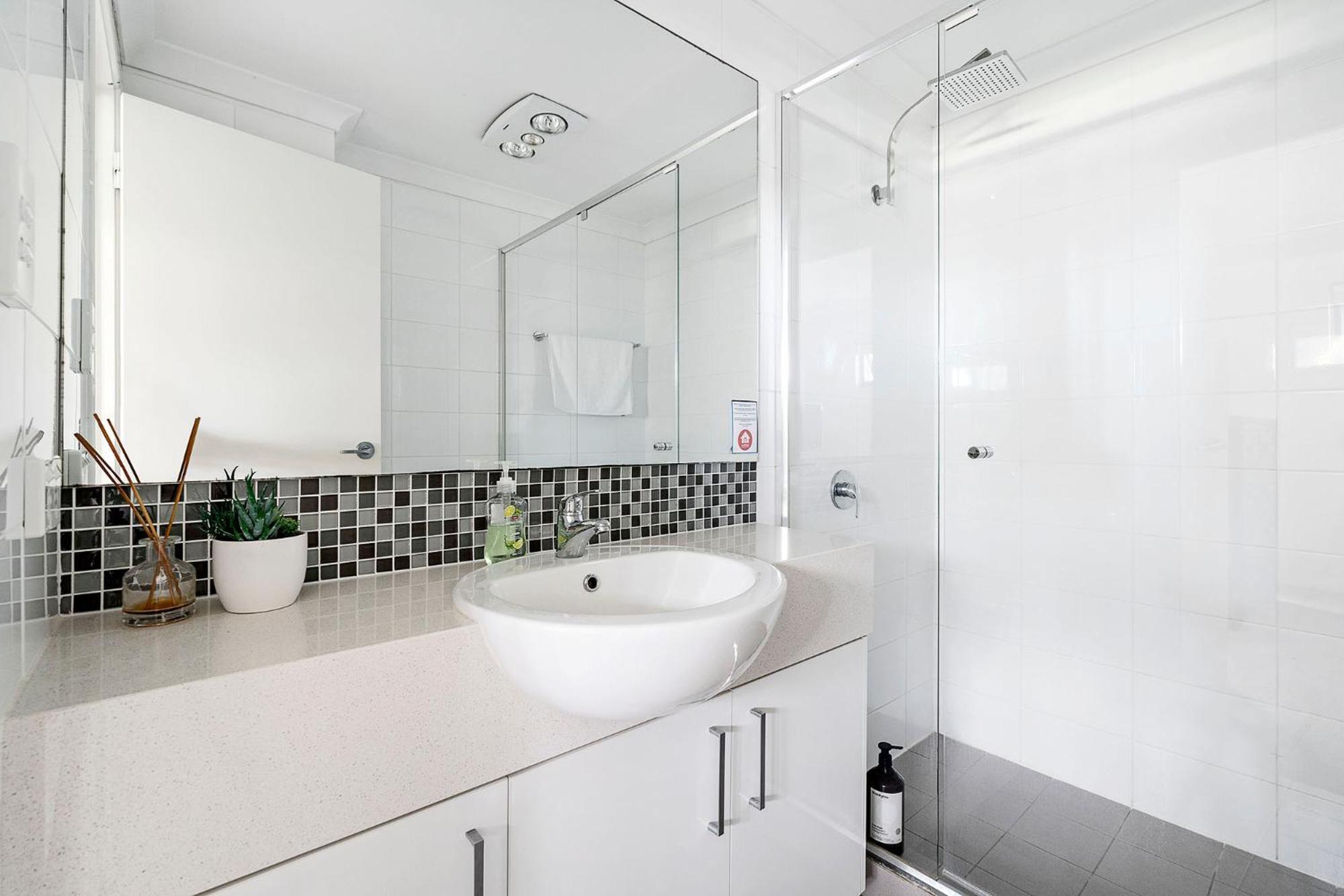 Apartment 2 Conveniently Quiet Cloverdale 2brpark Perth