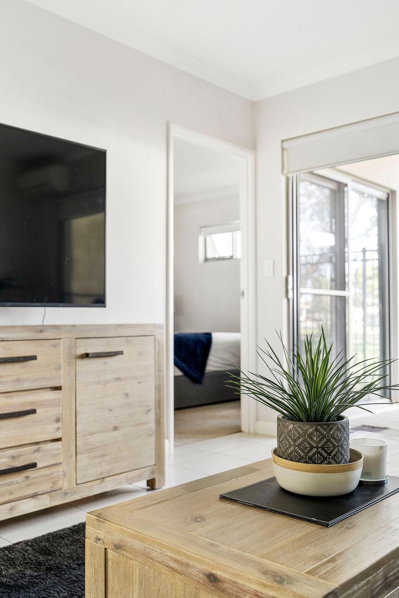 2 Conveniently Quiet Cloverdale 2brpark Apartment *
