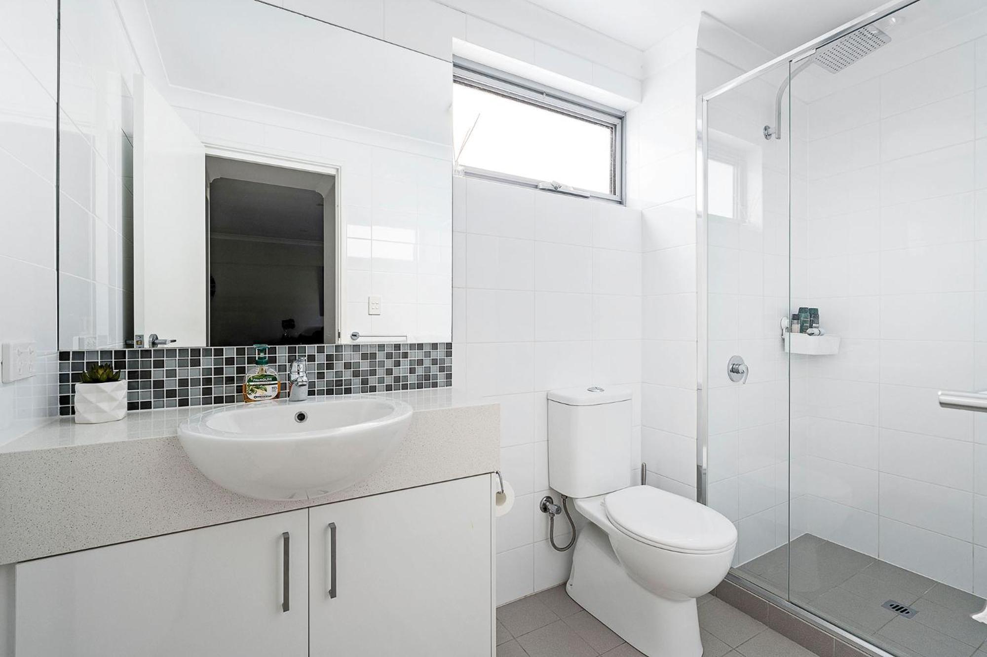 2 Conveniently Quiet Cloverdale 2brpark Apartment Perth