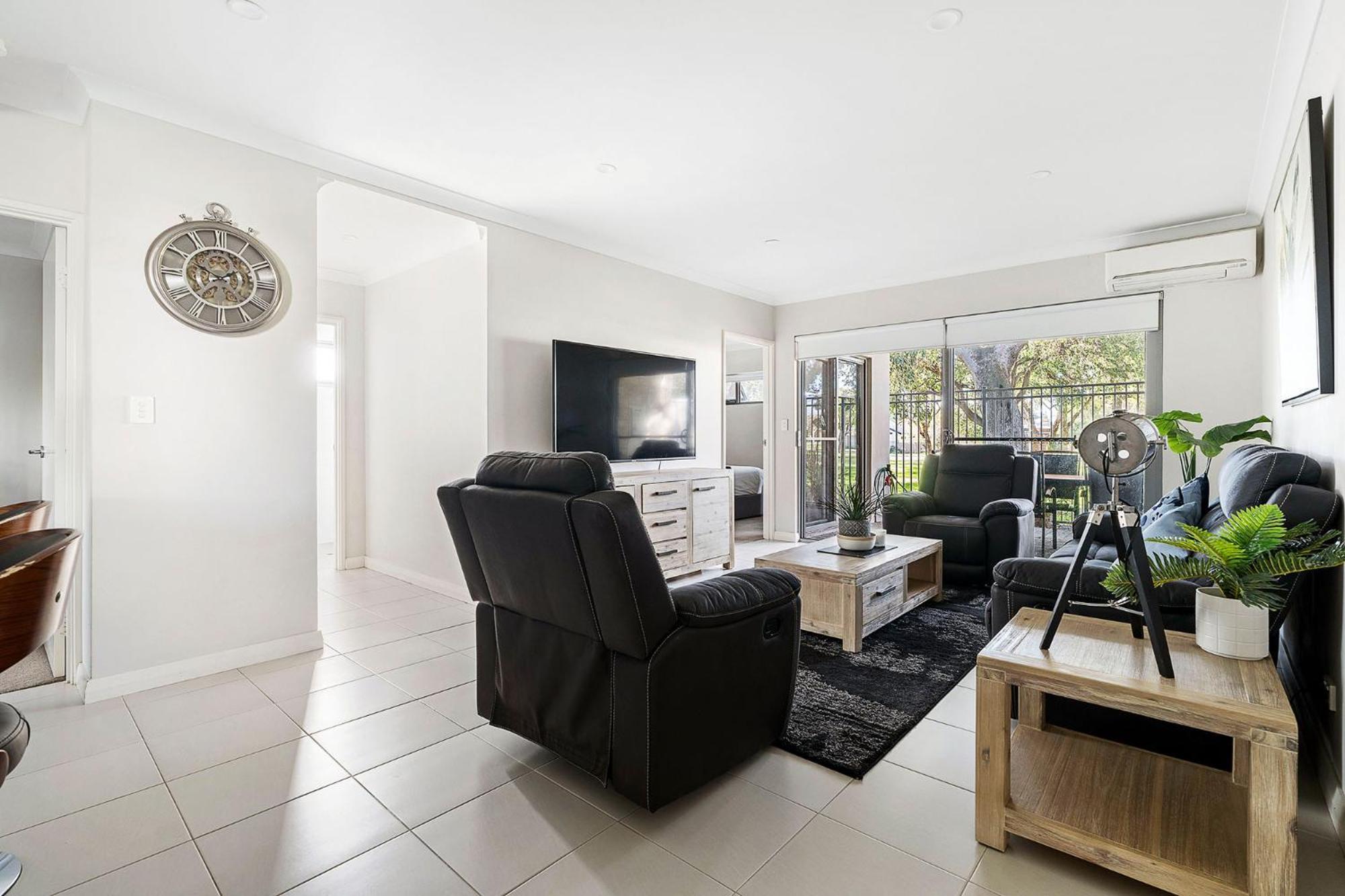 2 Conveniently Quiet Cloverdale 2brpark *