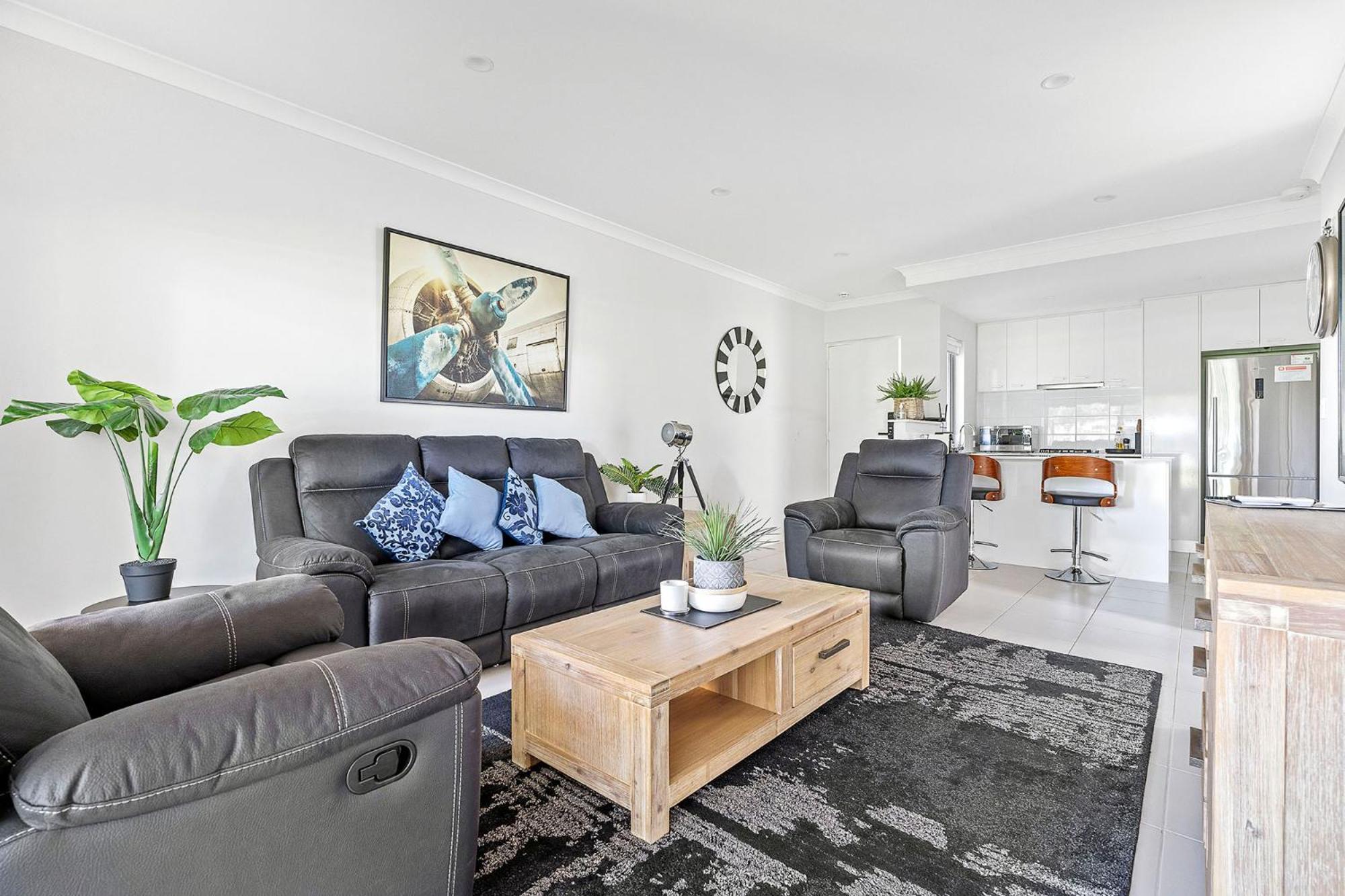 Apartment 2 Conveniently Quiet Cloverdale 2brpark