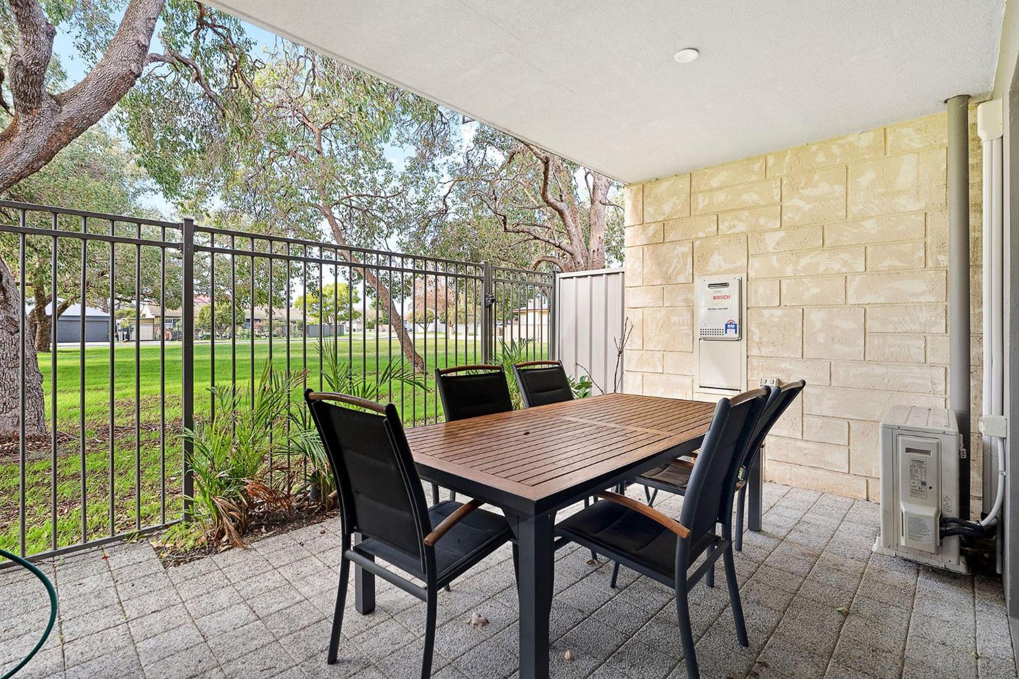 Apartment 2 Conveniently Quiet Cloverdale 2brpark *