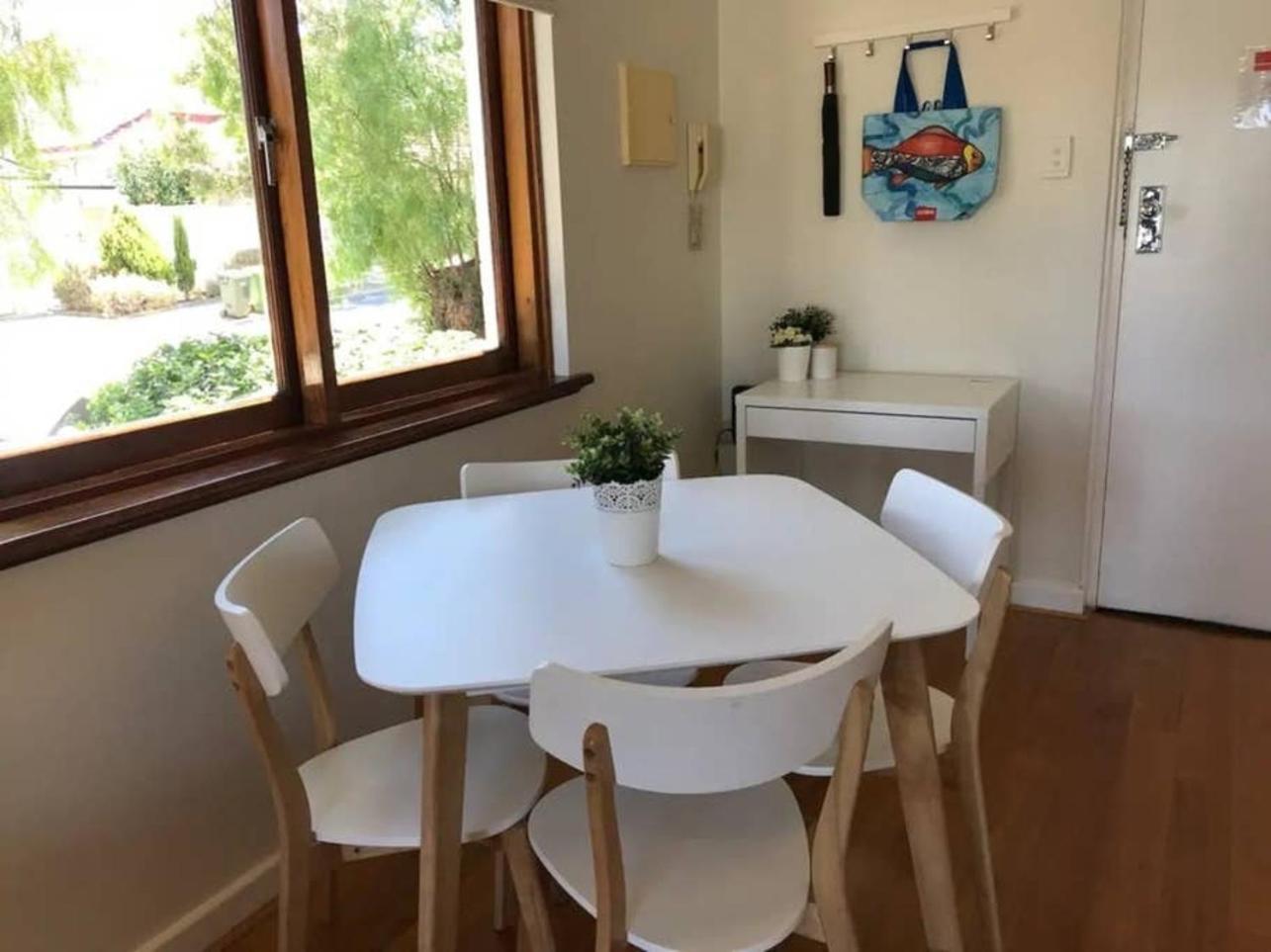 5 A Rose In South 1br For2 Parking Perth