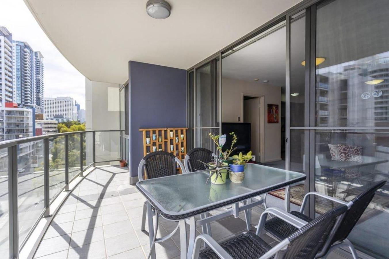 24 Amazing Adelaide Tce 2br 2ba Location Apartment Perth