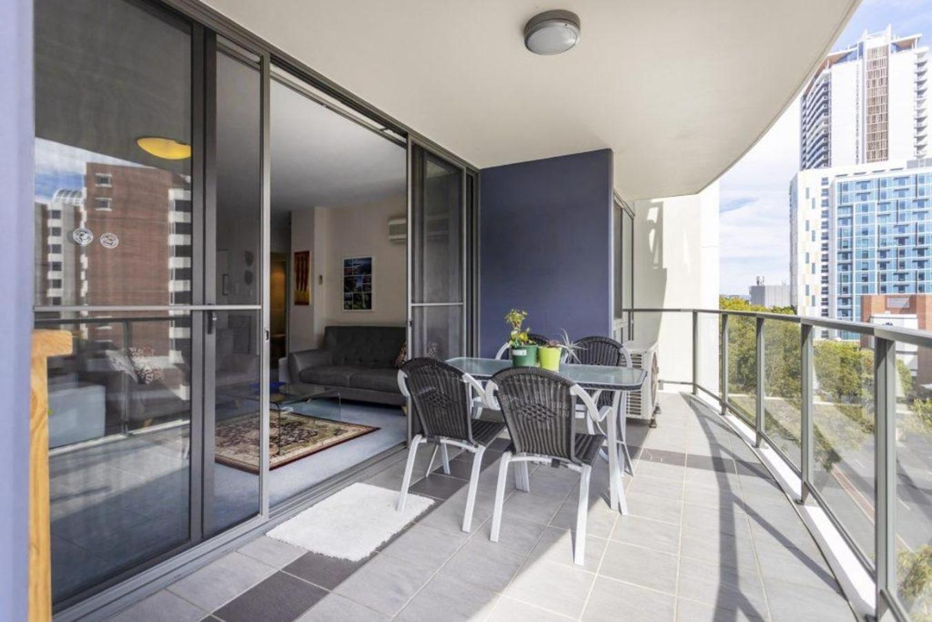 24 Amazing Adelaide Tce 2br 2ba Location Perth