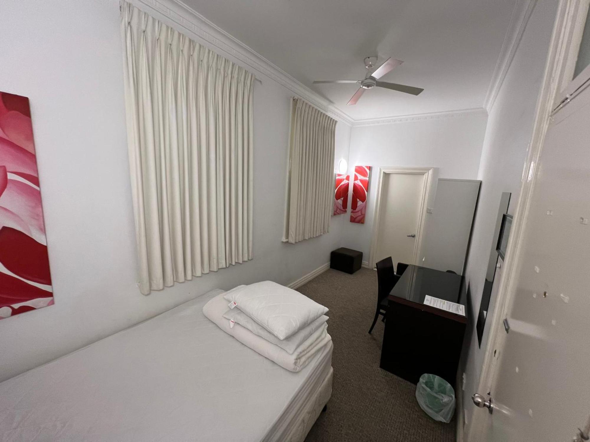 Wallaby Backpackers - Note - Valid Passport Required To Check In - * Perth