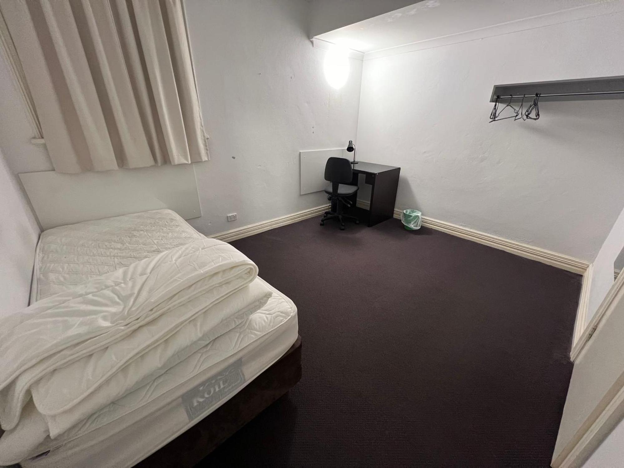 Hostel Wallaby Backpackers - Note - Valid Passport Required To Check In -