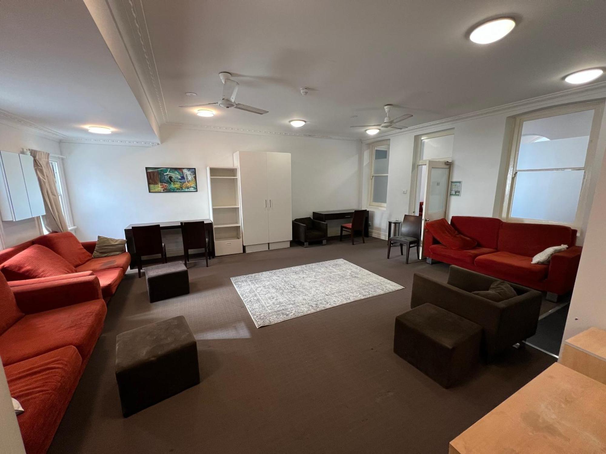 Hostel Wallaby Backpackers - Note - Valid Passport Required To Check In -