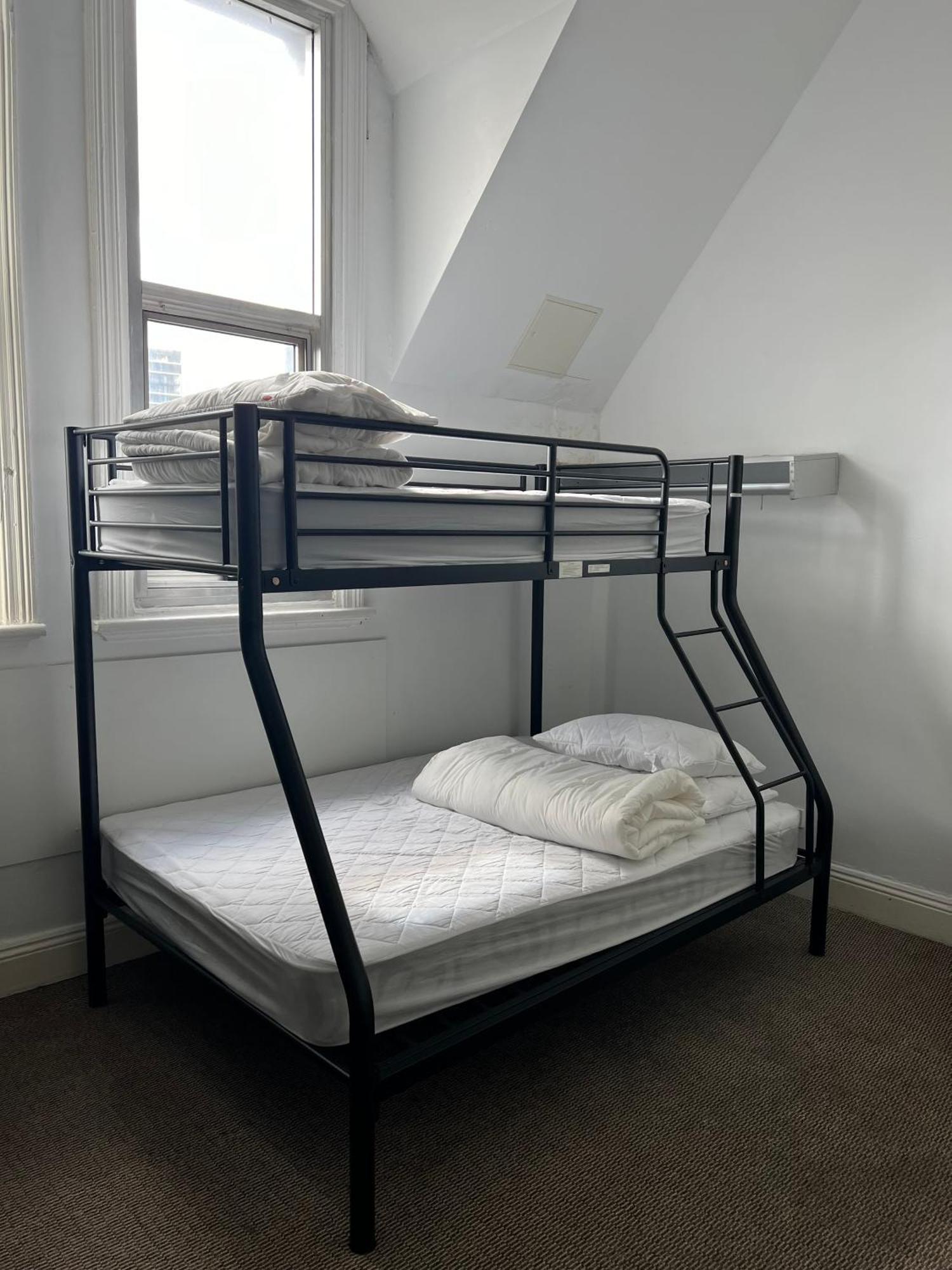 Hostel Wallaby Backpackers - Note - Valid Passport Required To Check In - *