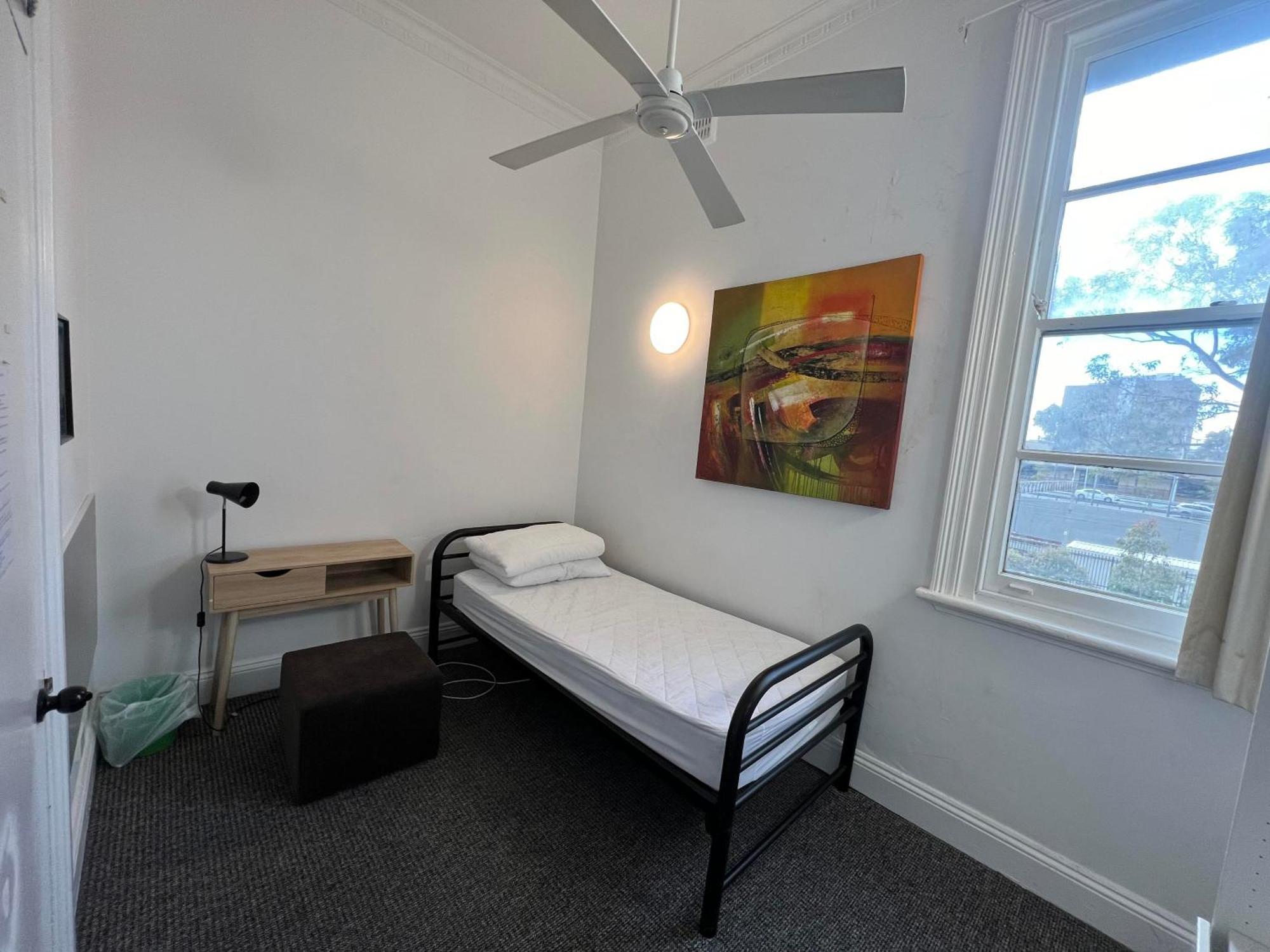 Hostel Wallaby Backpackers - Note - Valid Passport Required To Check In -