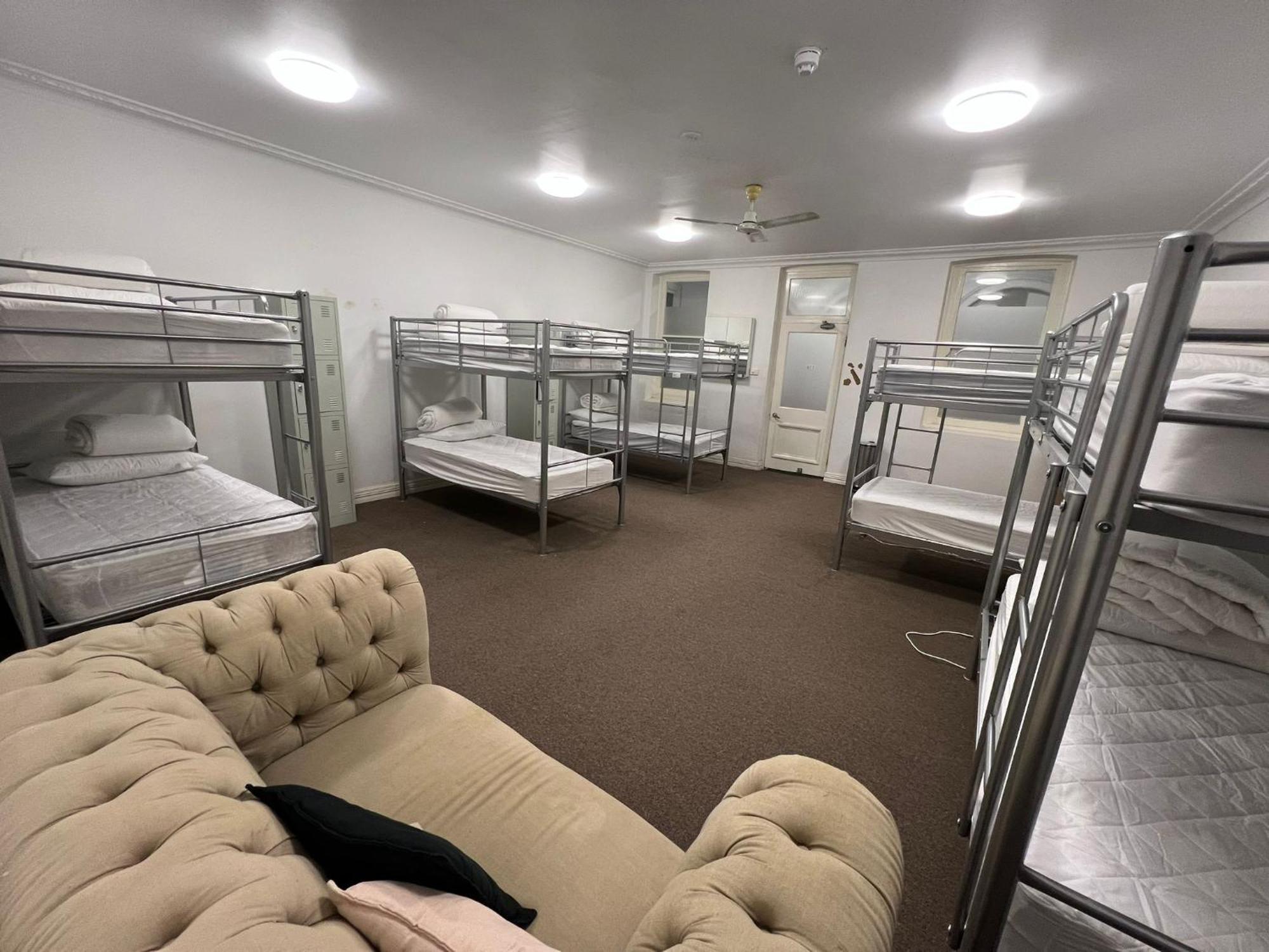 Hostel Wallaby Backpackers - Note - Valid Passport Required To Check In - Perth