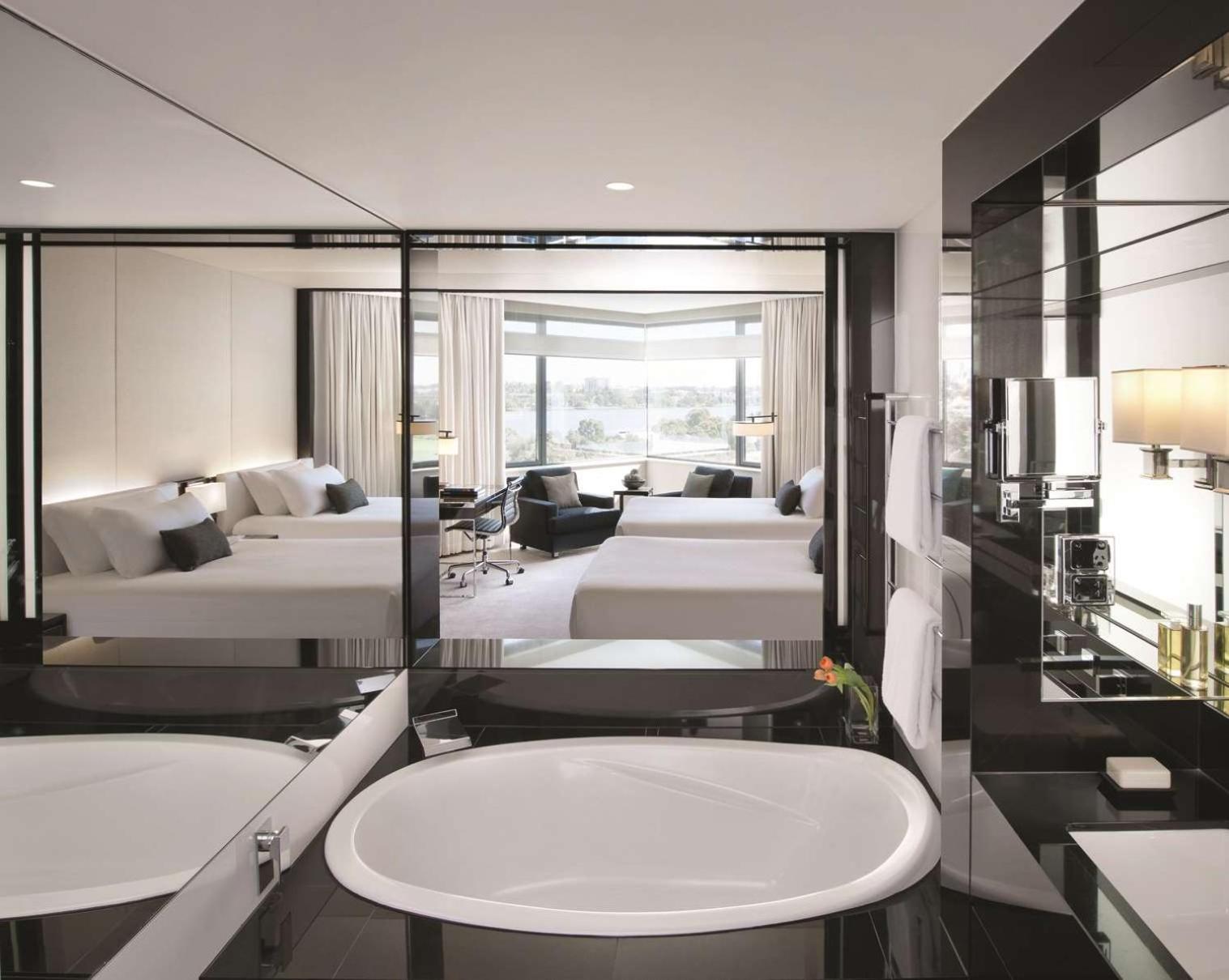 Crown Metropol Hotel 5*
