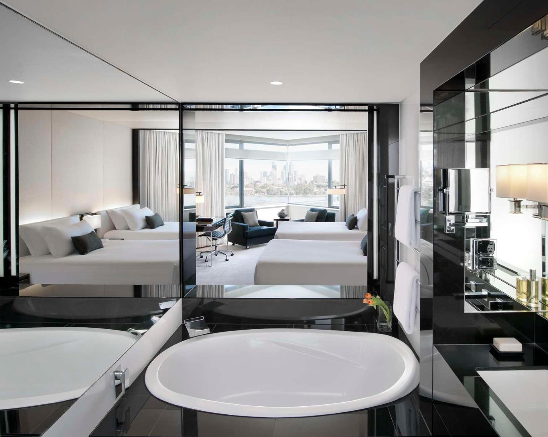 Hotel Crown Metropol 5*