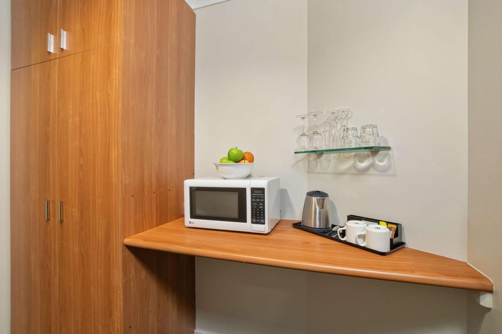 Metro Hotel 3*