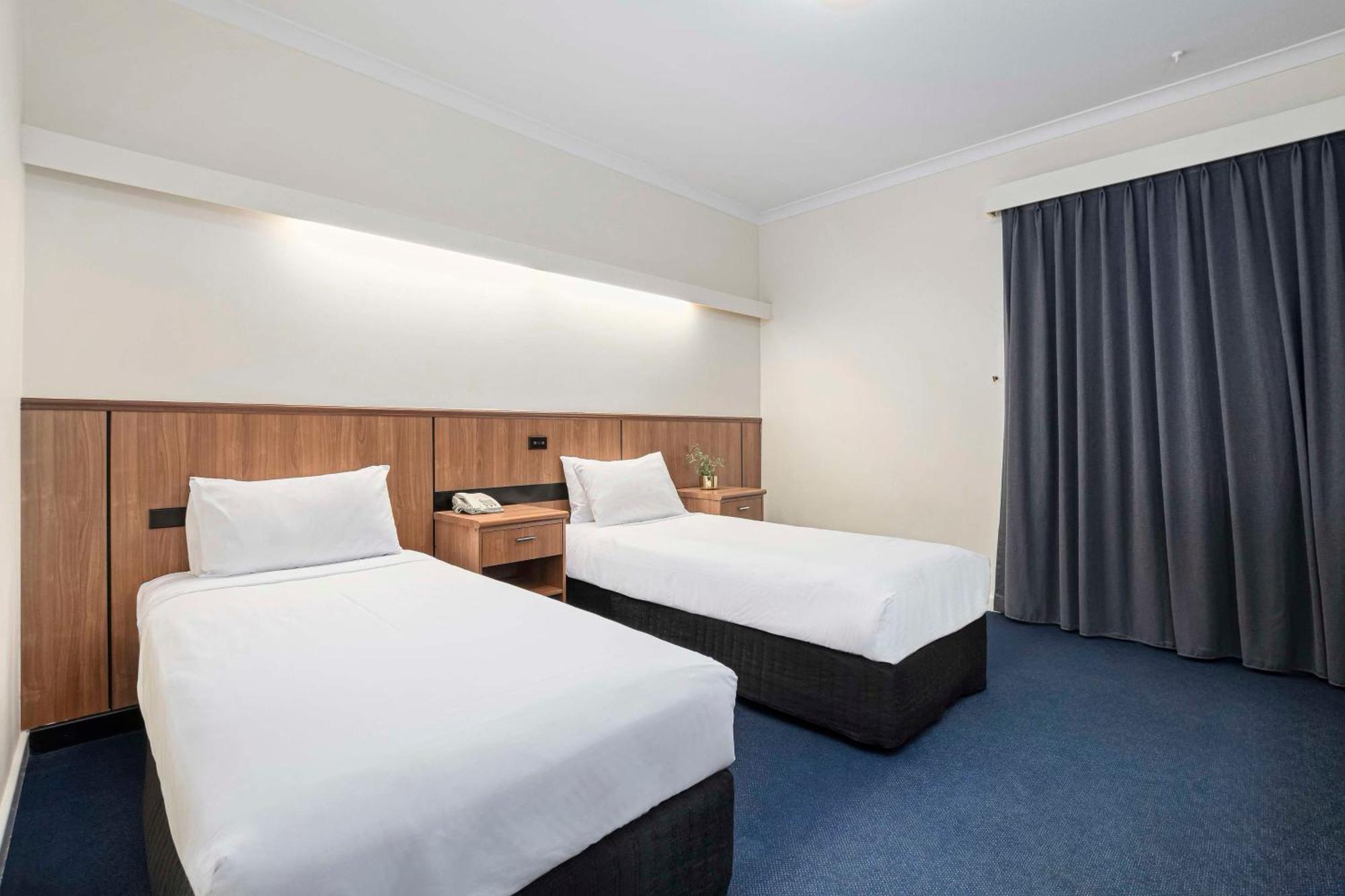 Metro Hotel 3*