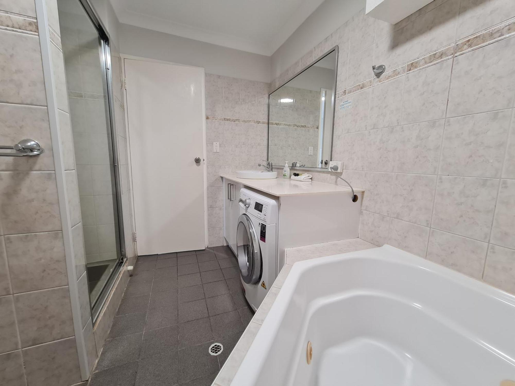 Coastal Living Iconic Scarborough Apartemen