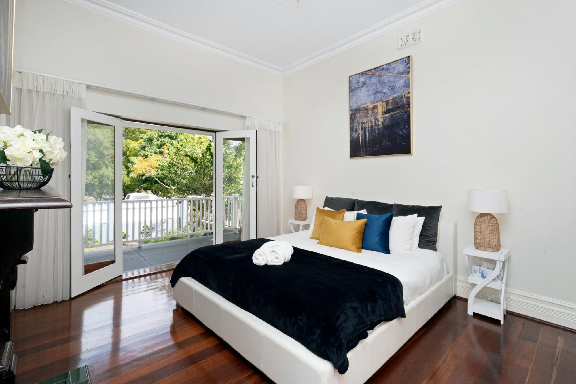 Hyde & Seek Parkside Family * Perth