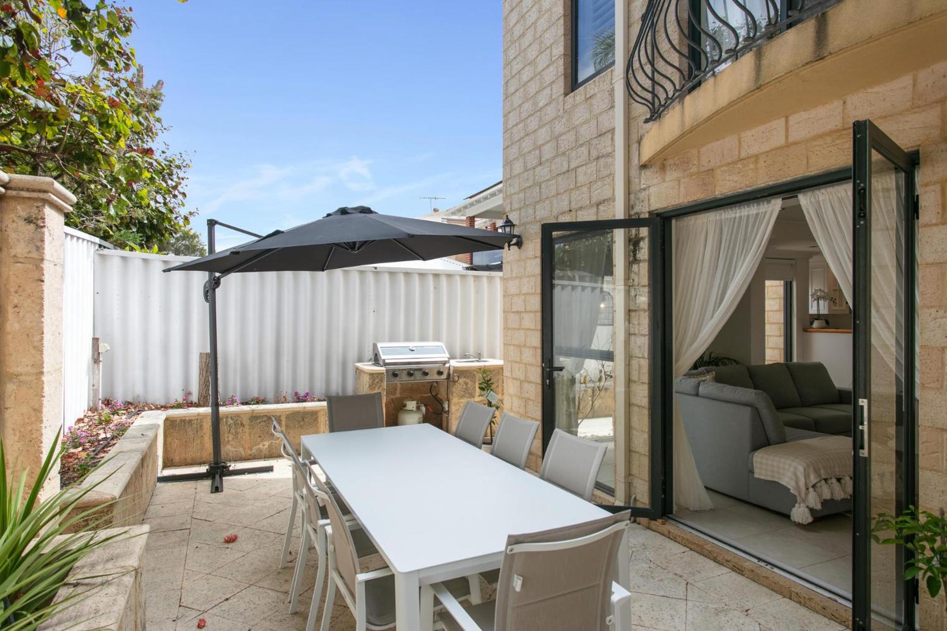 Newly Renovated Steps From Sorrento * Perth