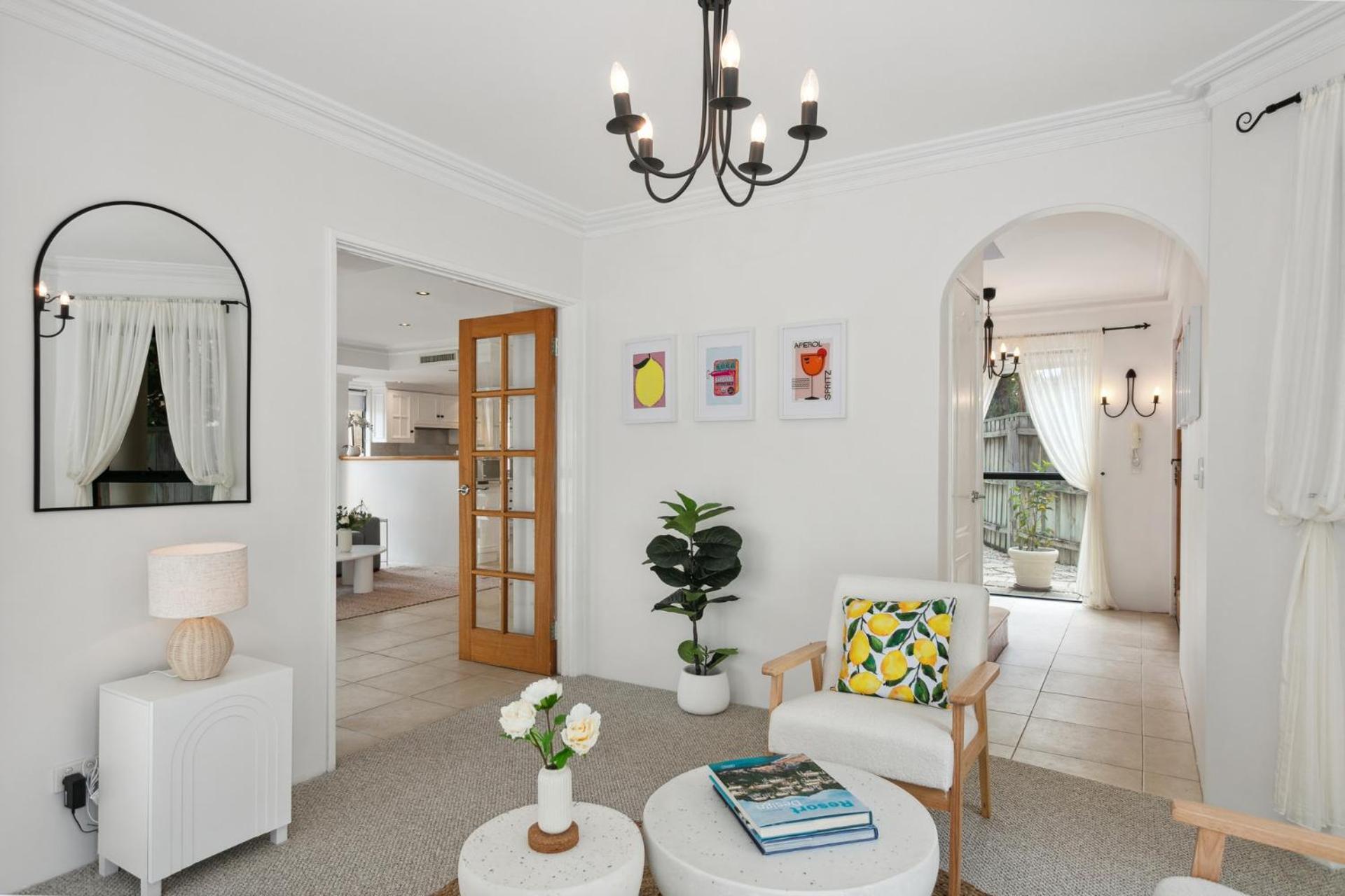 Newly Renovated Steps From Sorrento Holiday home