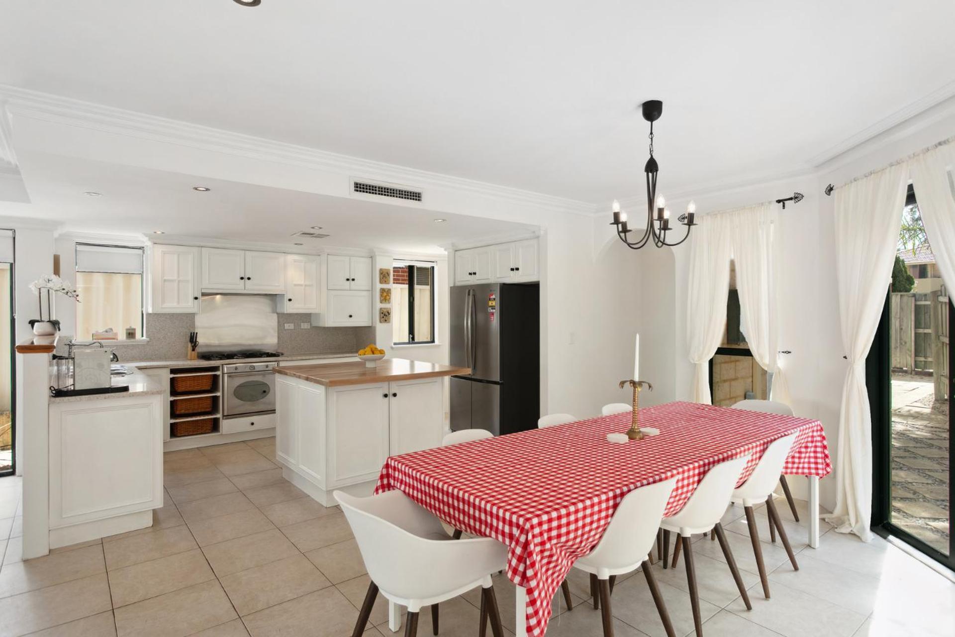 Newly Renovated Steps From Sorrento * Perth