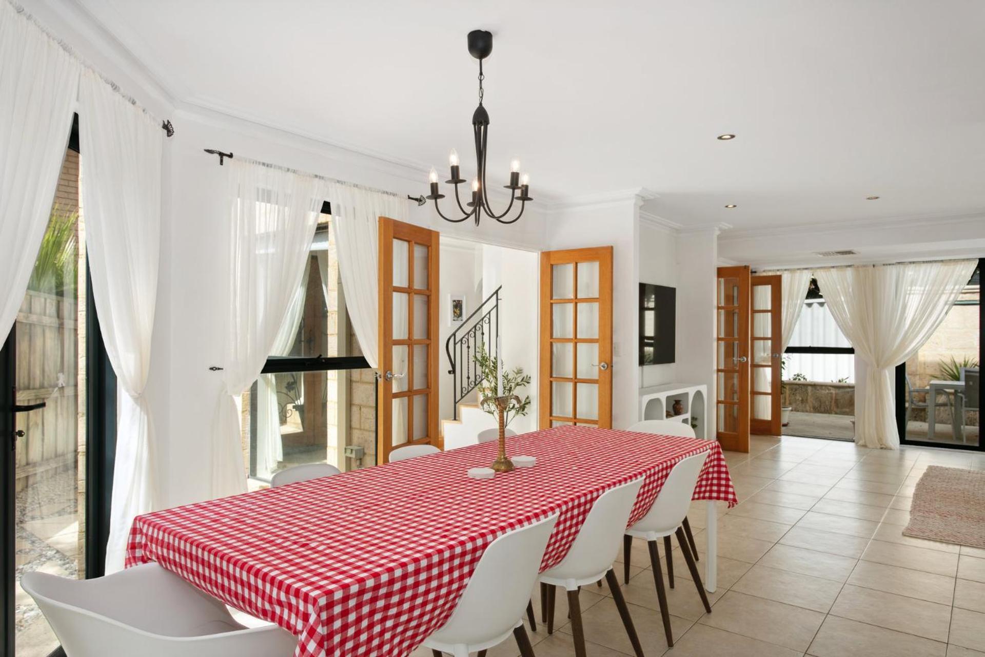 Newly Renovated Steps From Sorrento Holiday home *