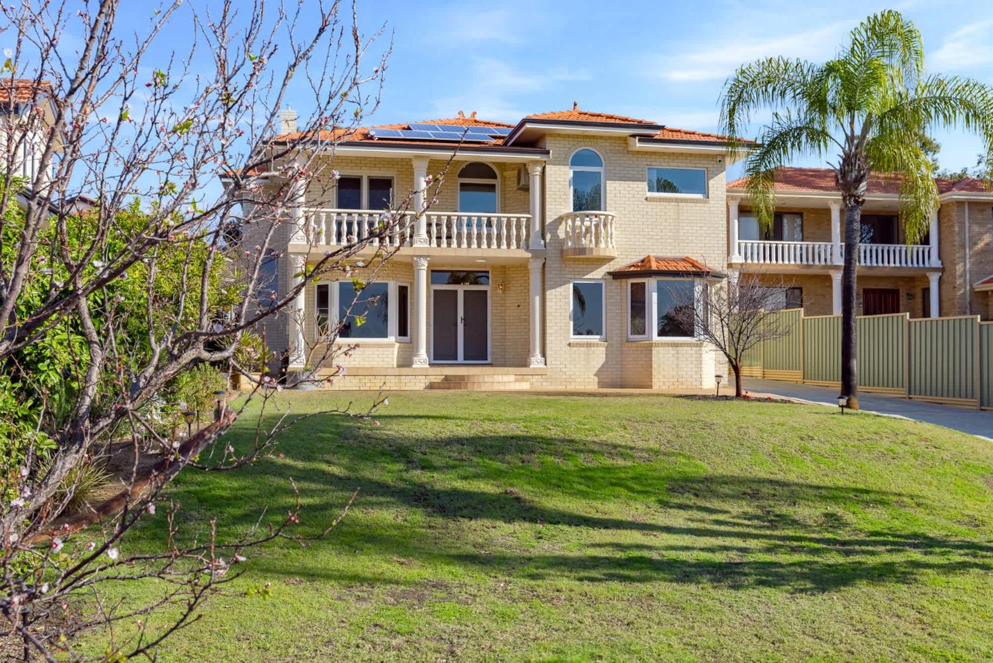 Beautiful House With A View! * Perth