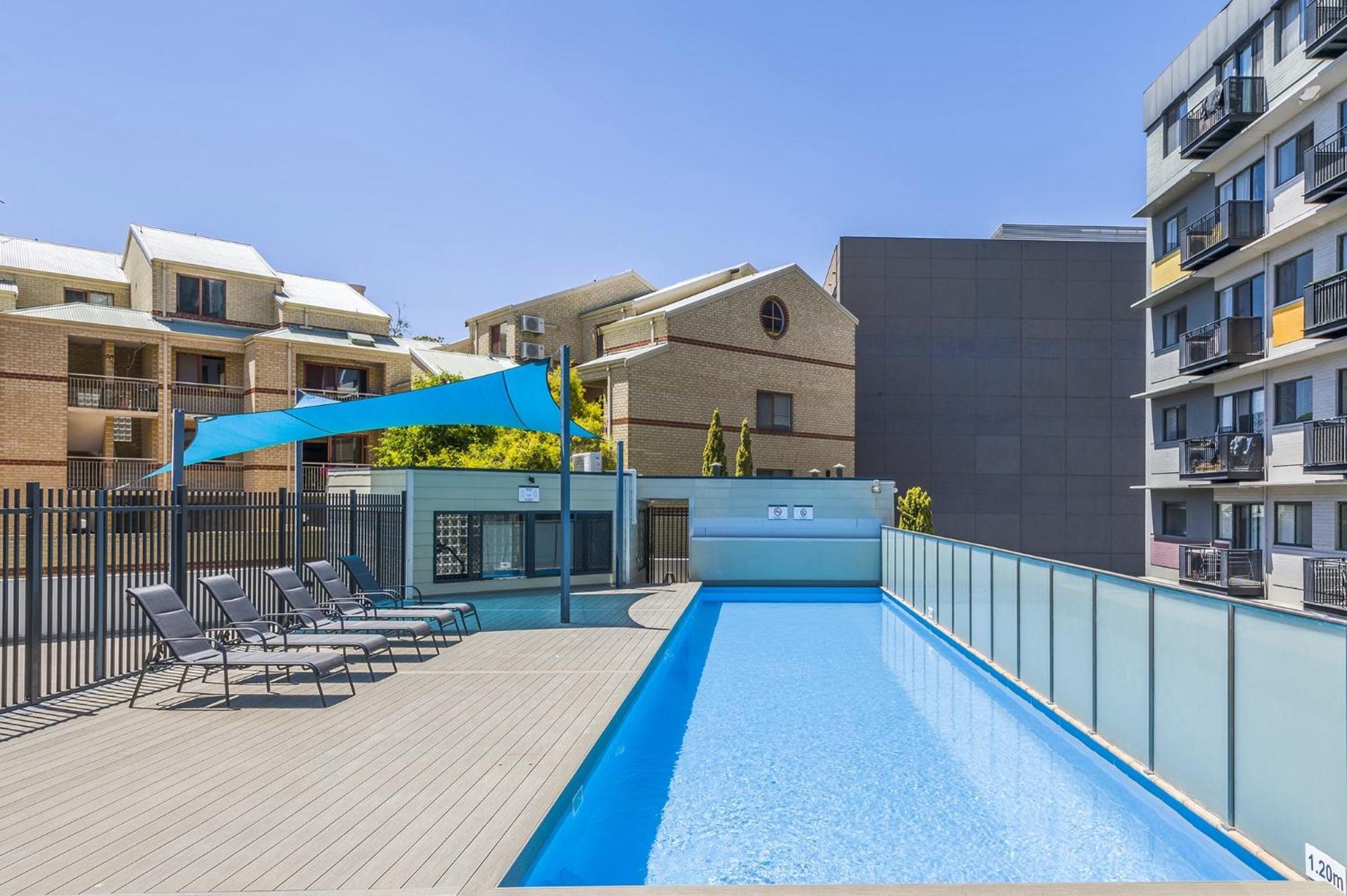 2-bed With Pool & Gym Apartment Perth