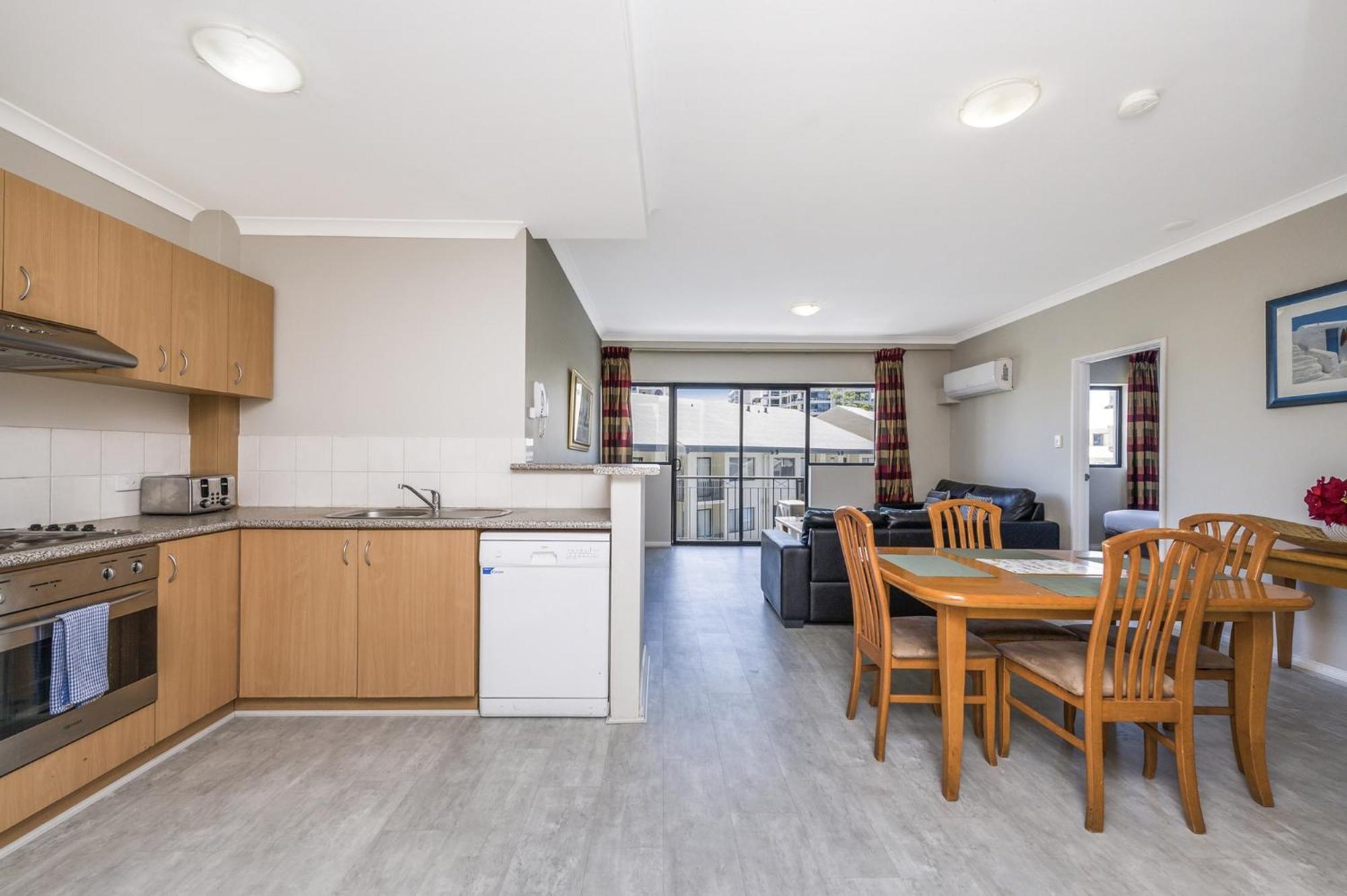 2-bed With Pool & Gym