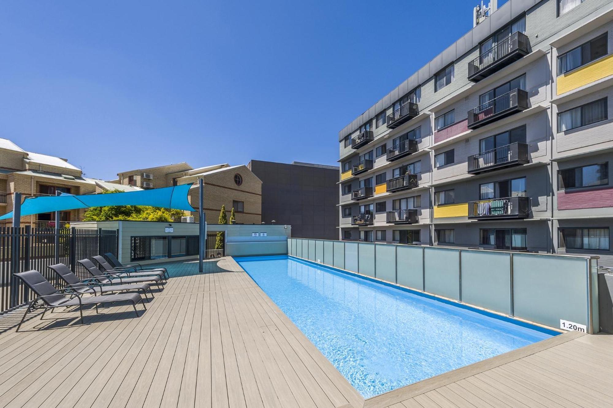 Apartment 2-bed With Pool & Gym Perth