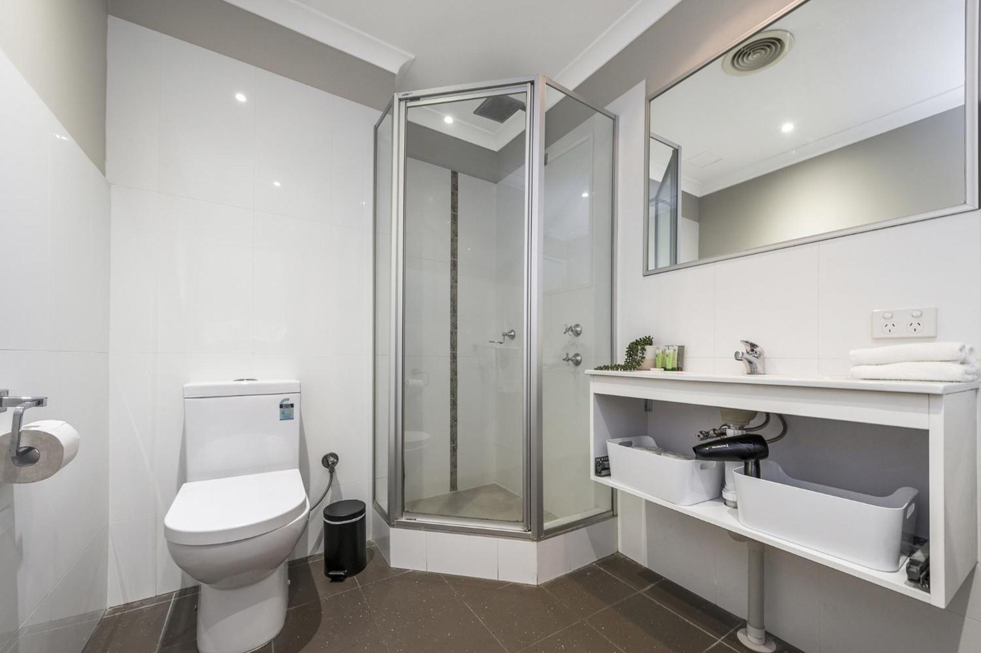 2-bed With Pool & Gym * Perth