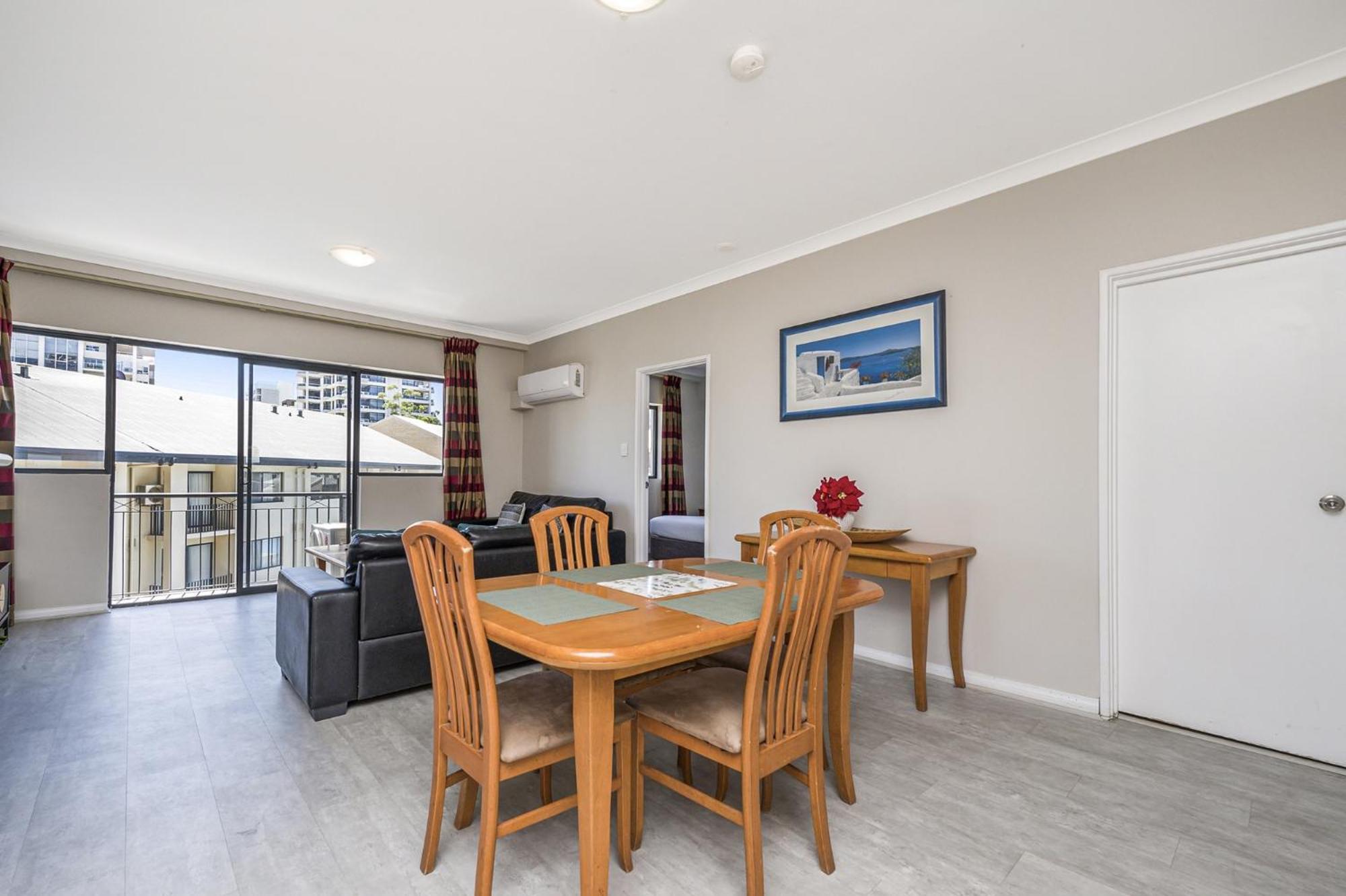 2-bed With Pool & Gym