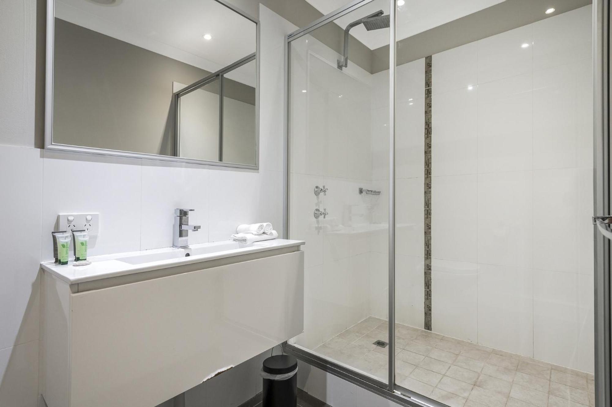 2-bed With Pool & Gym Apartment *