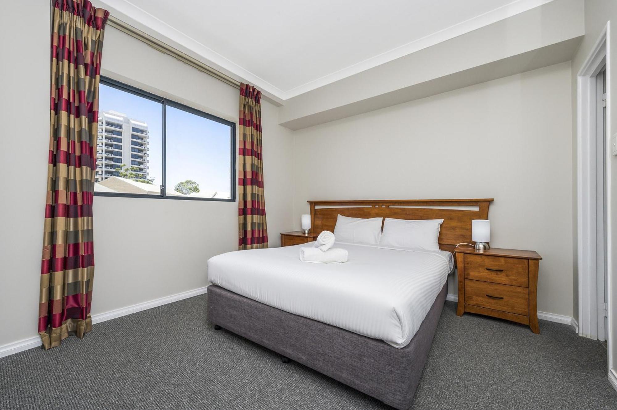 2-bed With Pool & Gym
