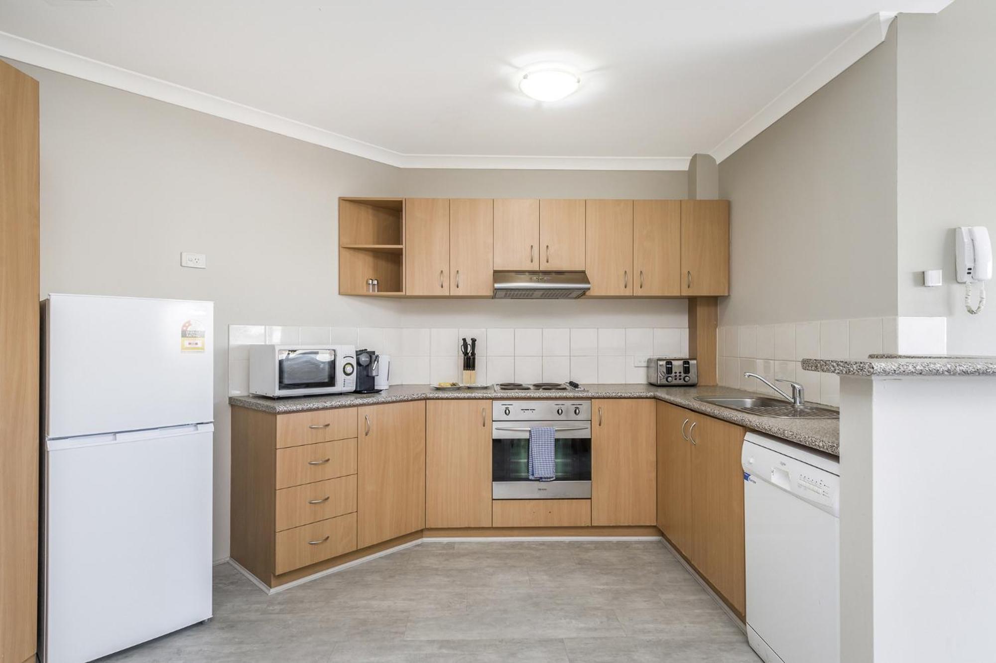 2-bed With Pool & Gym Perth