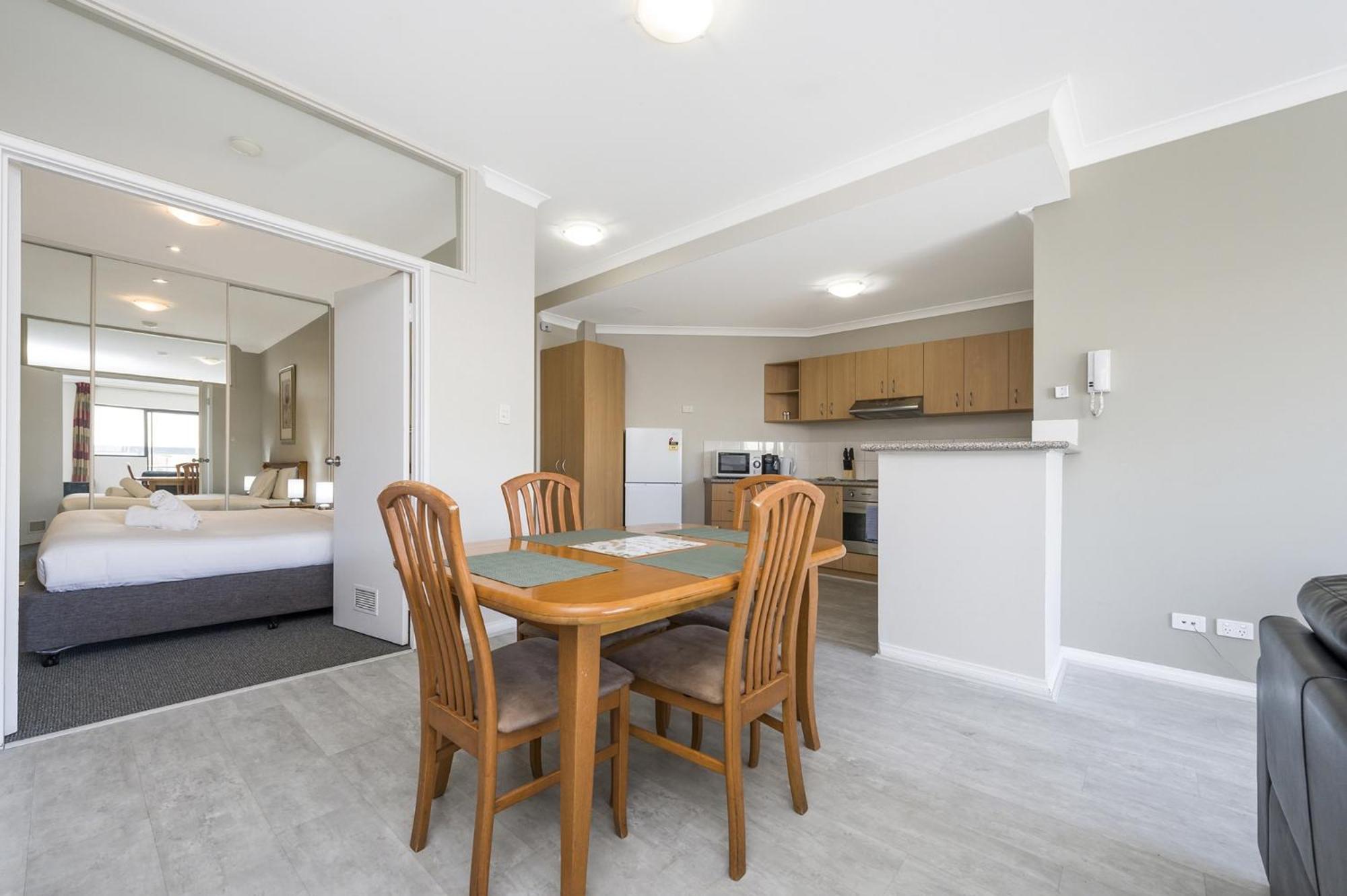 2-bed With Pool & Gym * Perth