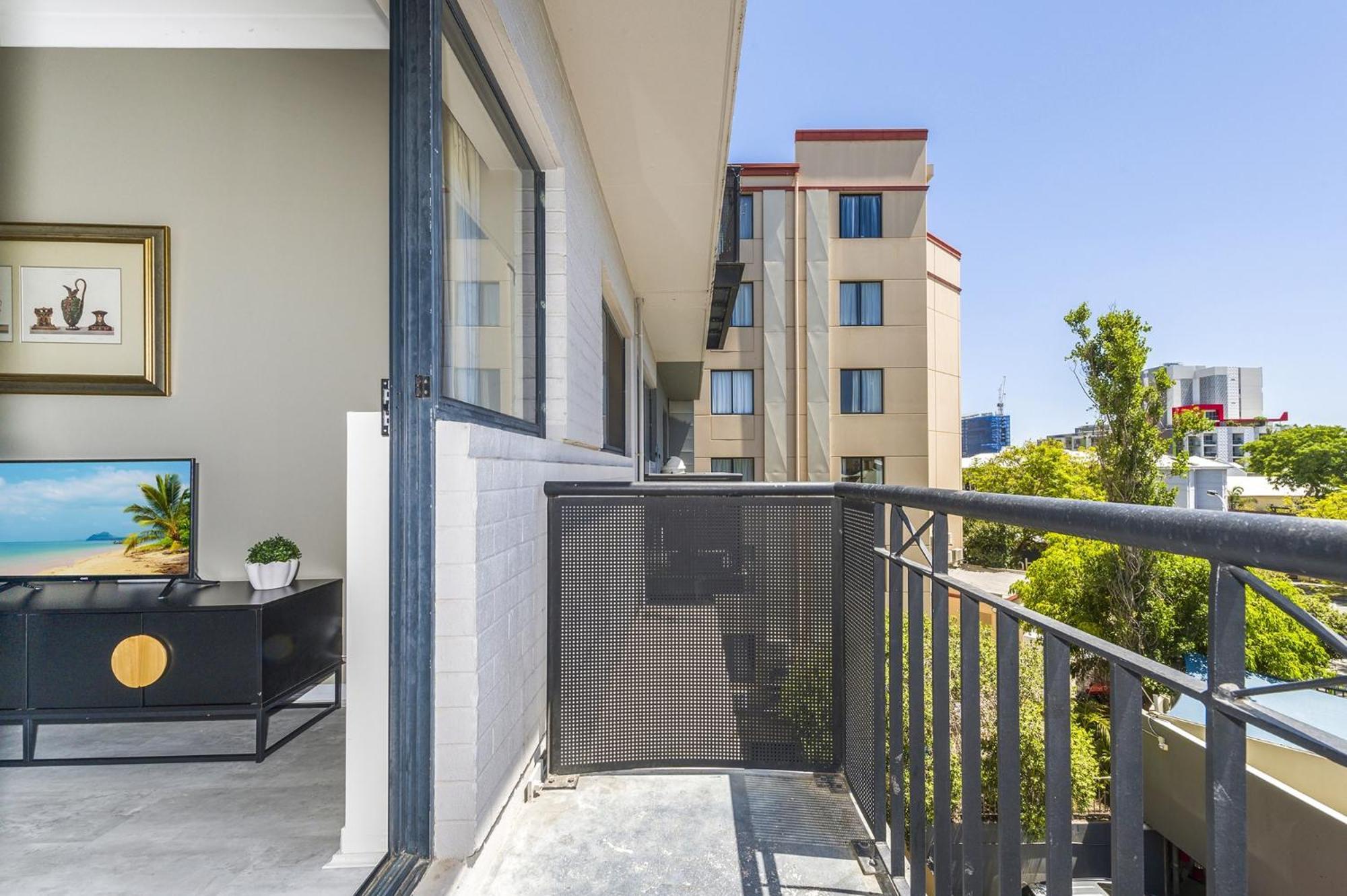 2-bed With Pool & Gym